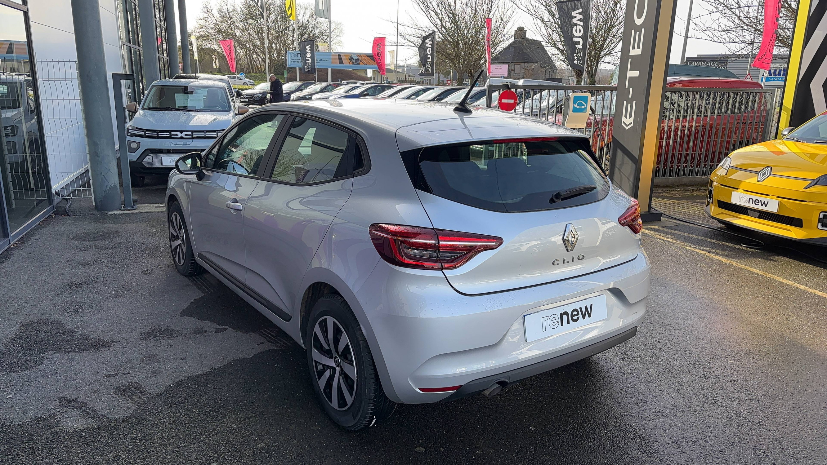 Vente en ligne Renault Clio 5 Clio TCe 90 au prix de 14 790 €