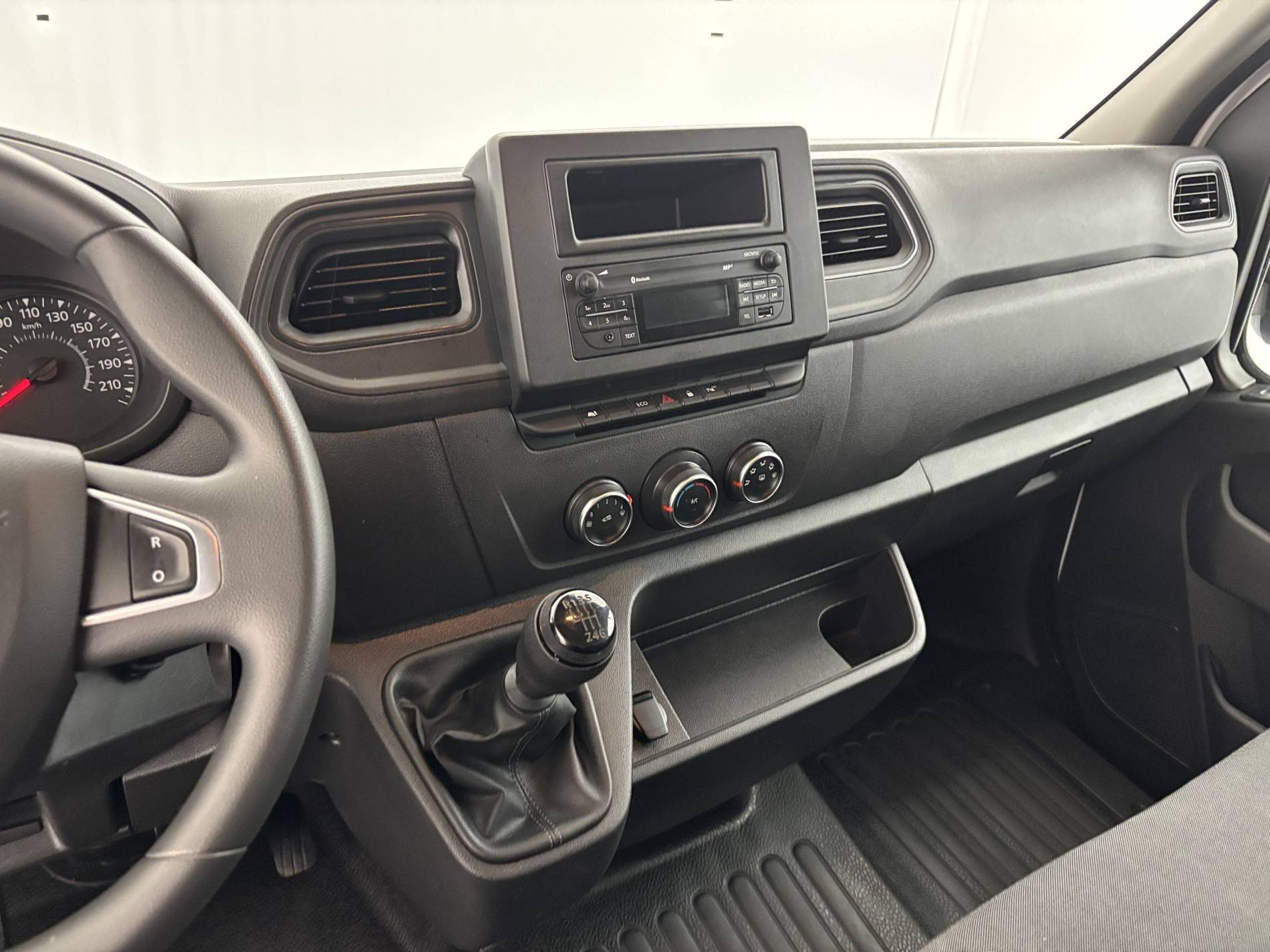 Vente en ligne Renault Master Fourgon MASTER FGN TRAC F3500 L2H2 BLUE DCI 135 au prix de 21 990 €
