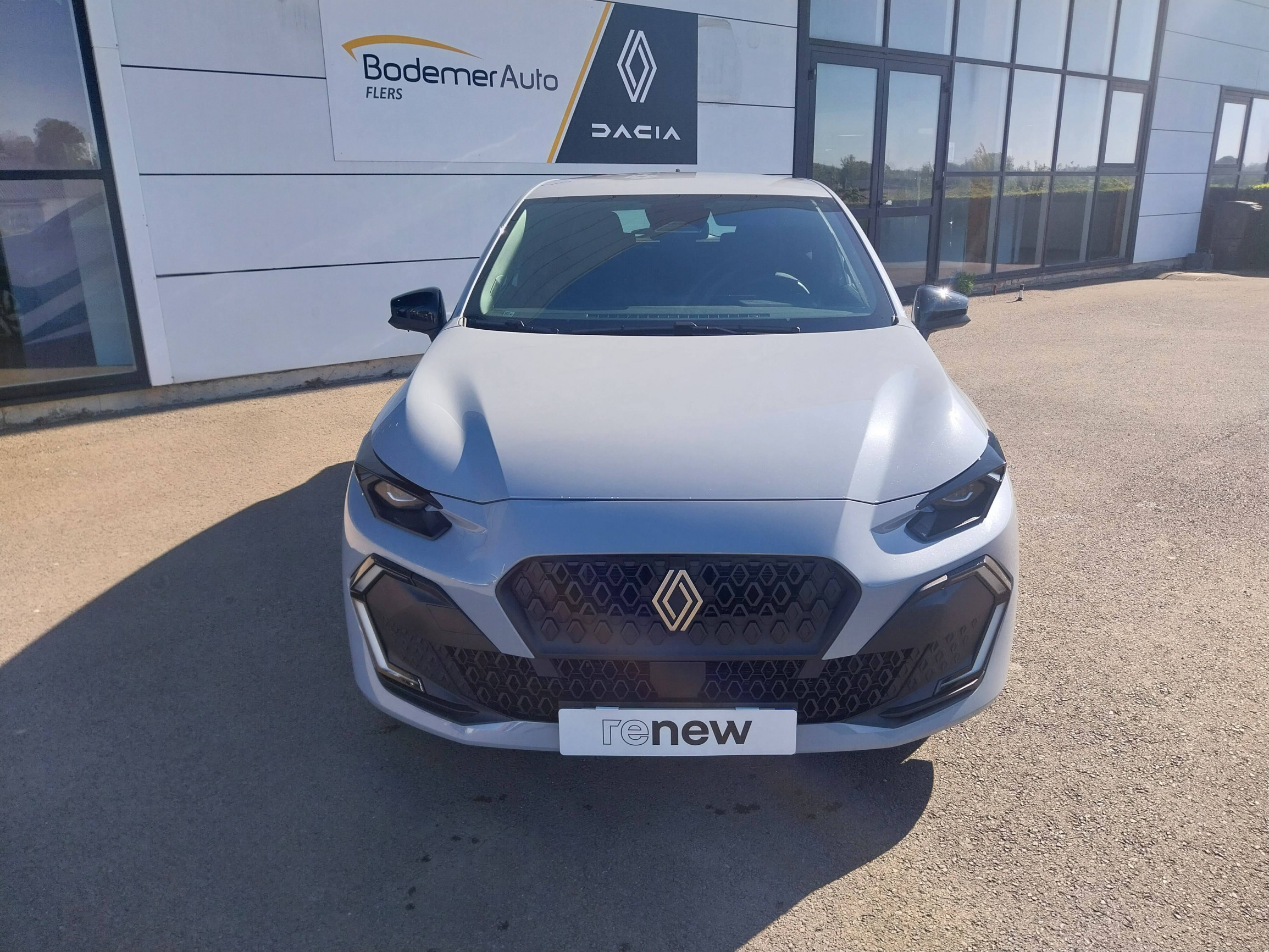 Vente en ligne Renault Clio 6 Clio E-Tech full hybrid 160 ch au prix de 24 980 €