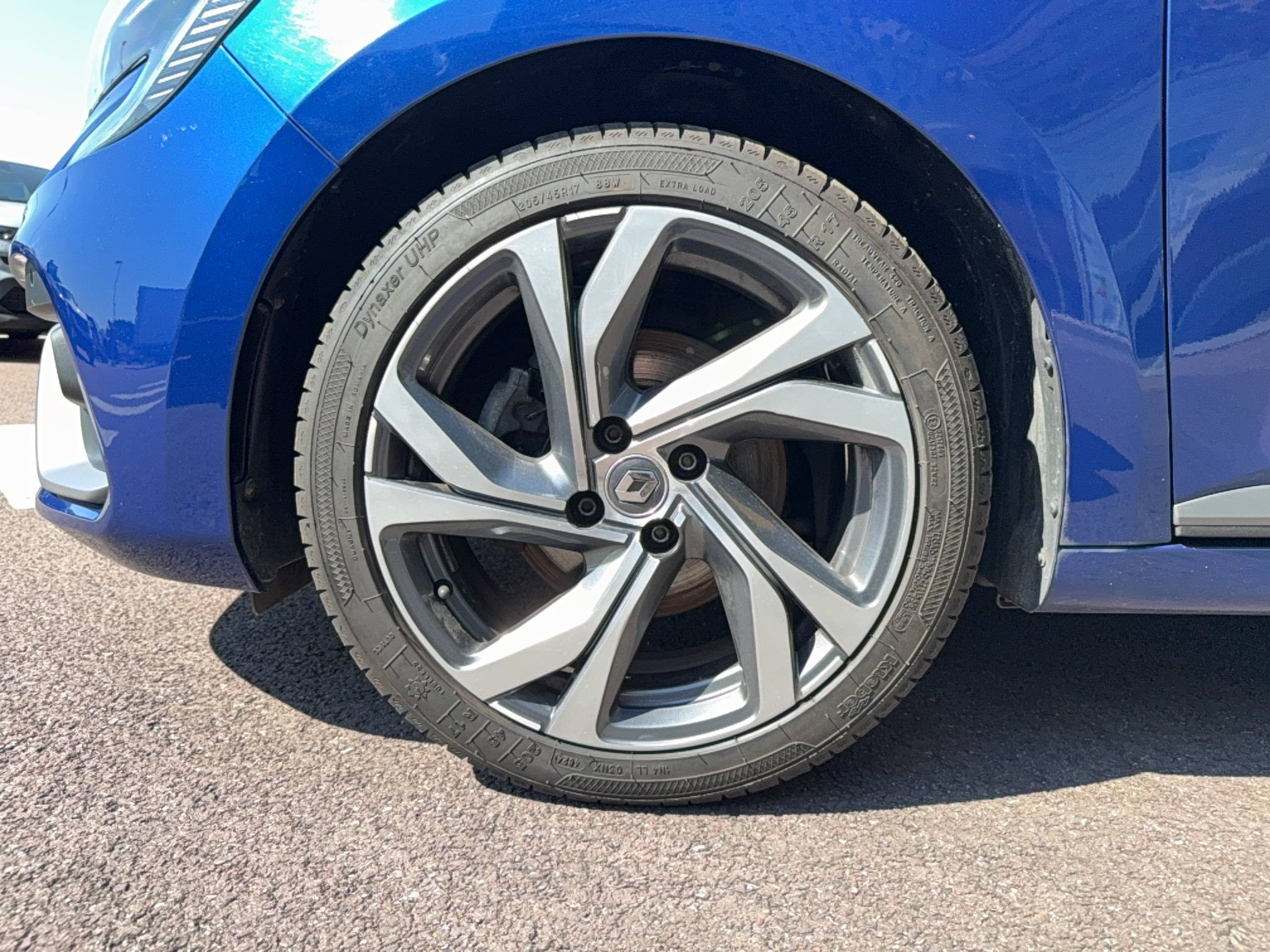 Vente en ligne Renault Clio 5 Clio TCe 140 - 21 au prix de 15 540 €