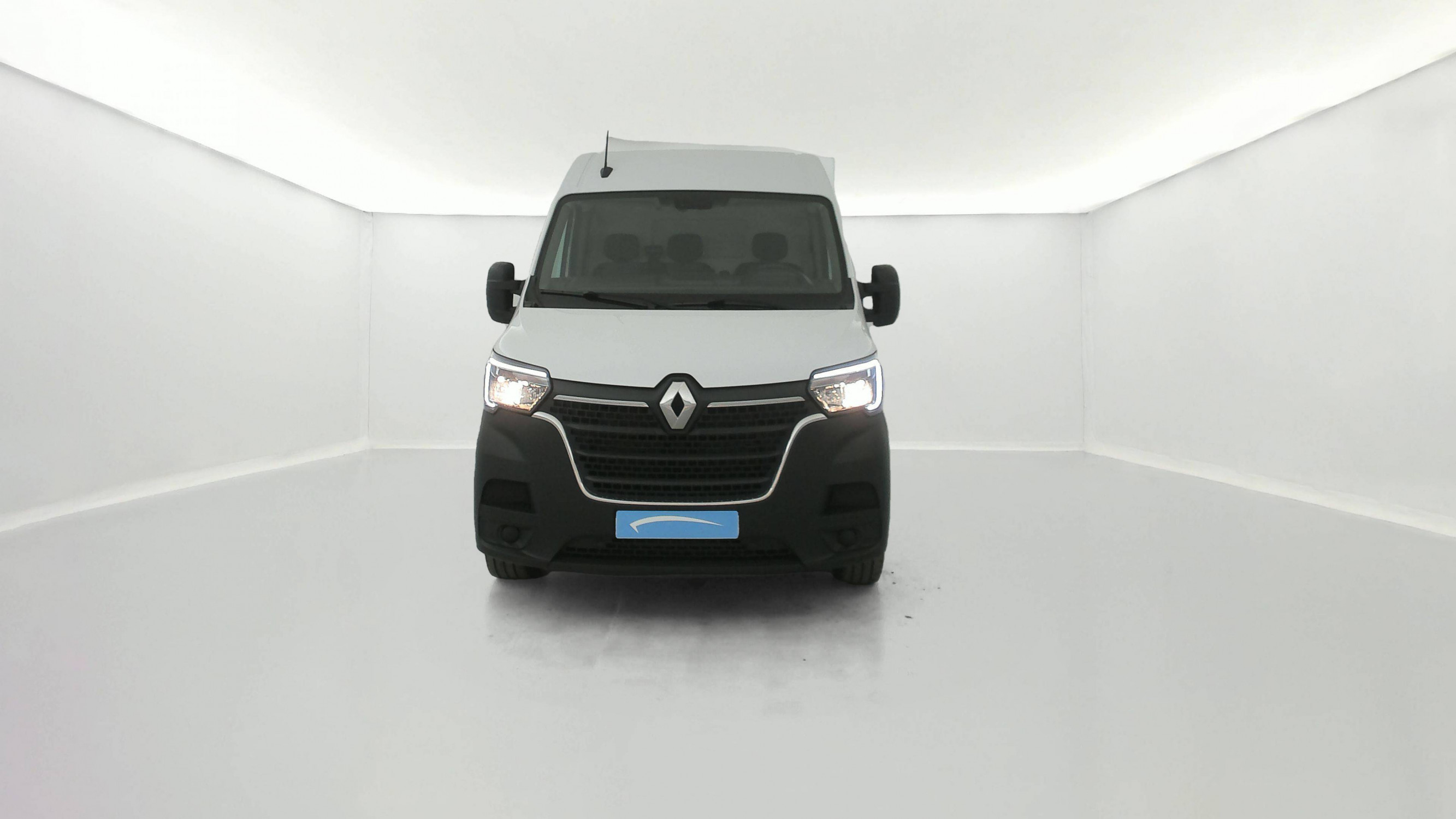 Vente en ligne Renault Master Fourgon MASTER CA TRAC F3500 L2H2 BLUE DCI 135 au prix de 26 490 €