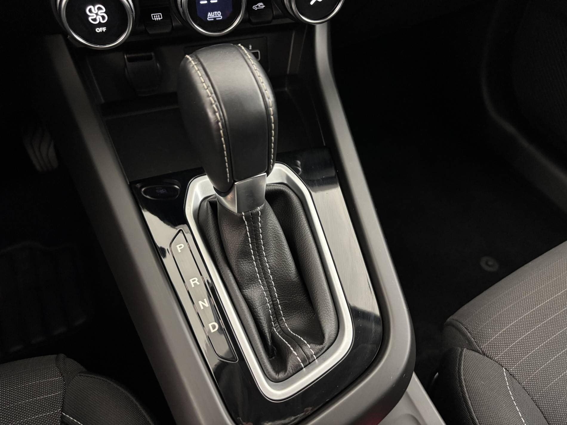 Vente en ligne Renault Arkana  mild hybrid 140 EDC FAP - 22 au prix de 18 990 €