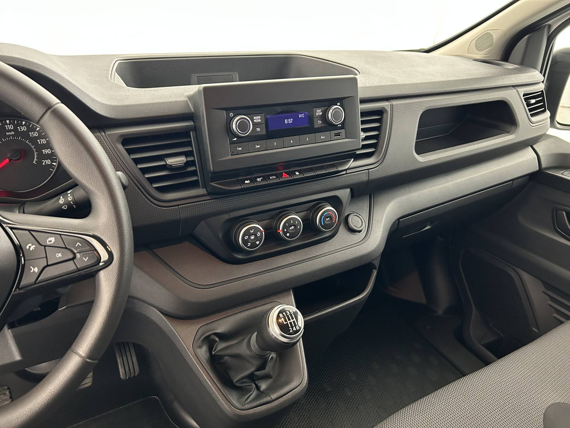 Vente en ligne Renault Trafic 3 Fourgon TRAFIC FGN L2H1 3000 KG BLUE DCI 130 au prix de 24 590 €