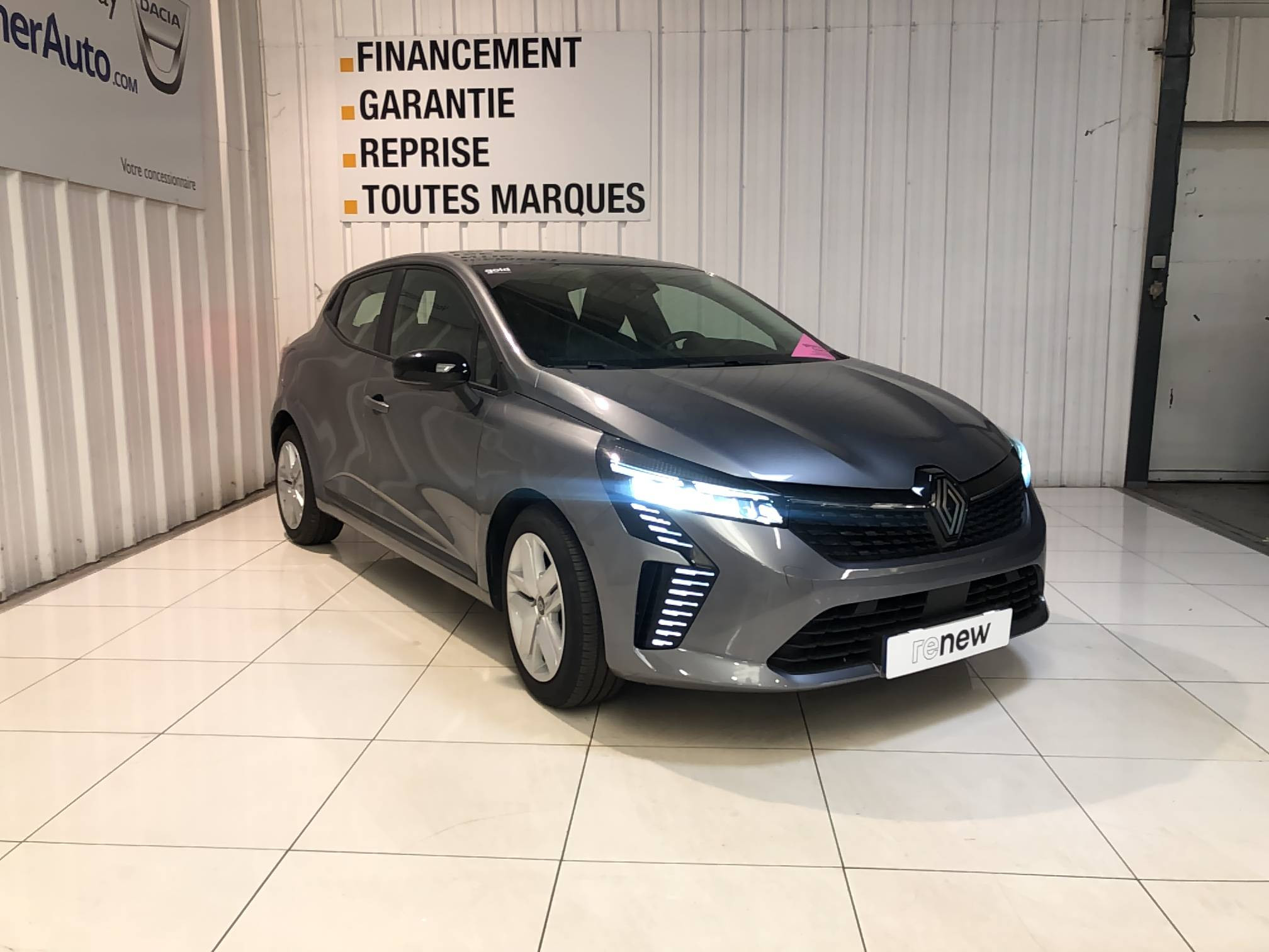 Vente en ligne Renault Clio 5 Clio TCe 90 au prix de 15 990 €