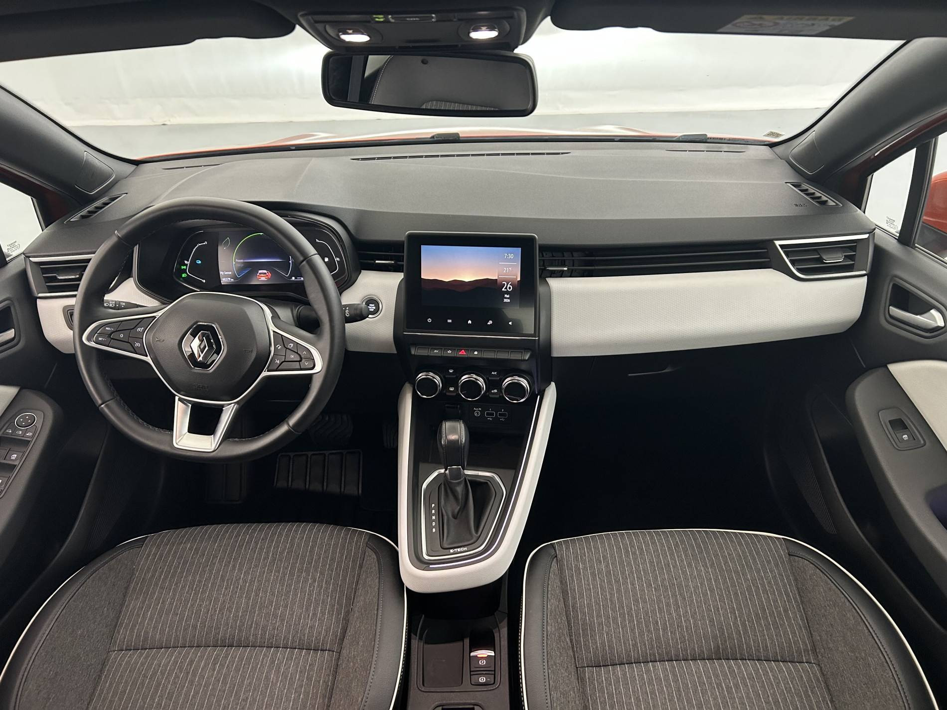 Vente en ligne Renault Clio 5 Clio E-Tech 140 - 21N au prix de 16 390 €