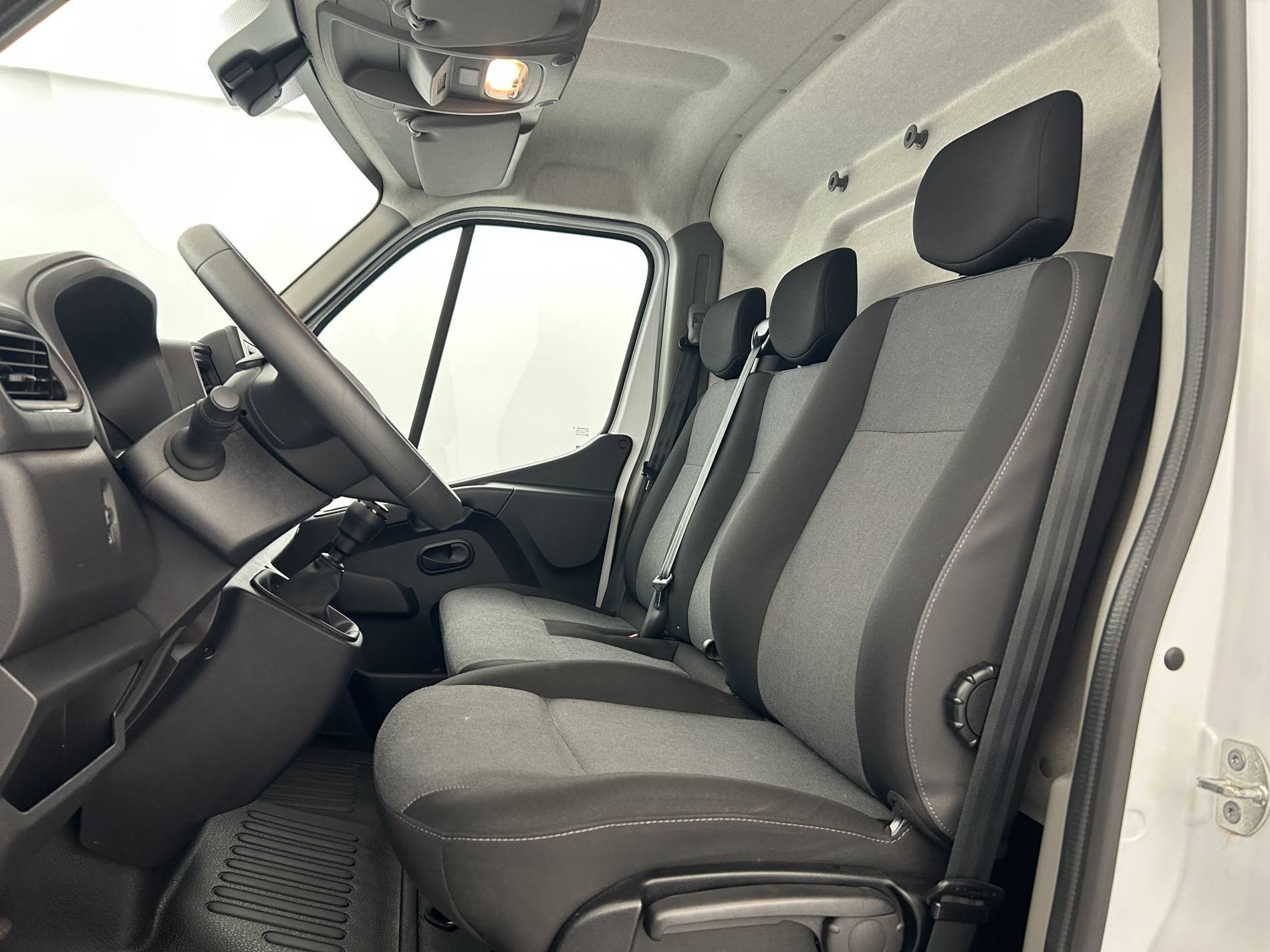 Vente en ligne Renault Master Fourgon MASTER FGN TRAC F3500 L2H2 BLUE DCI 135 au prix de 23 990 €