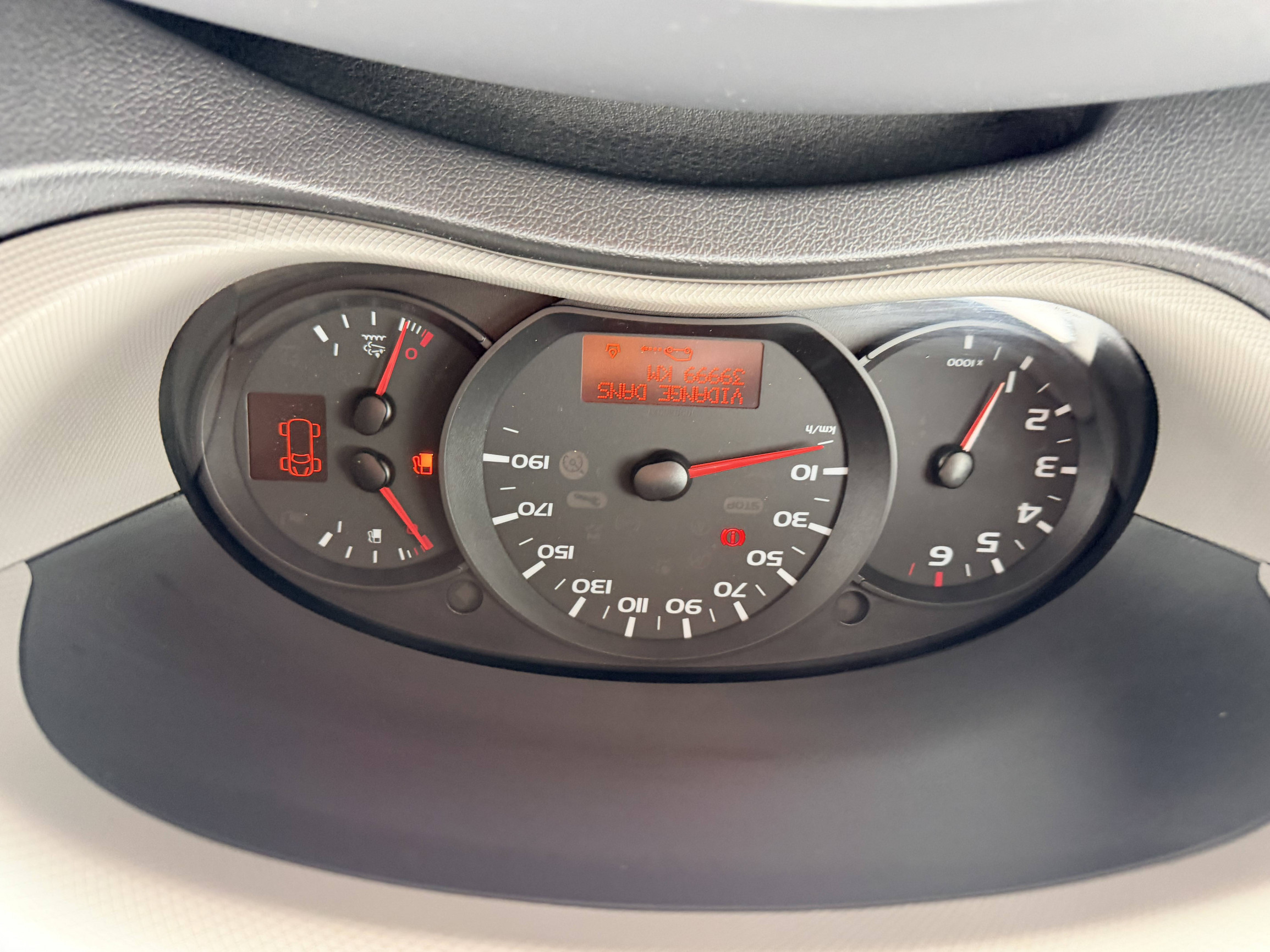 Vente en ligne Renault Master Fourgon MASTER FGN L3H2 3.5t 2.3 dCi 145 ENERGY E6 au prix de 14 890 €