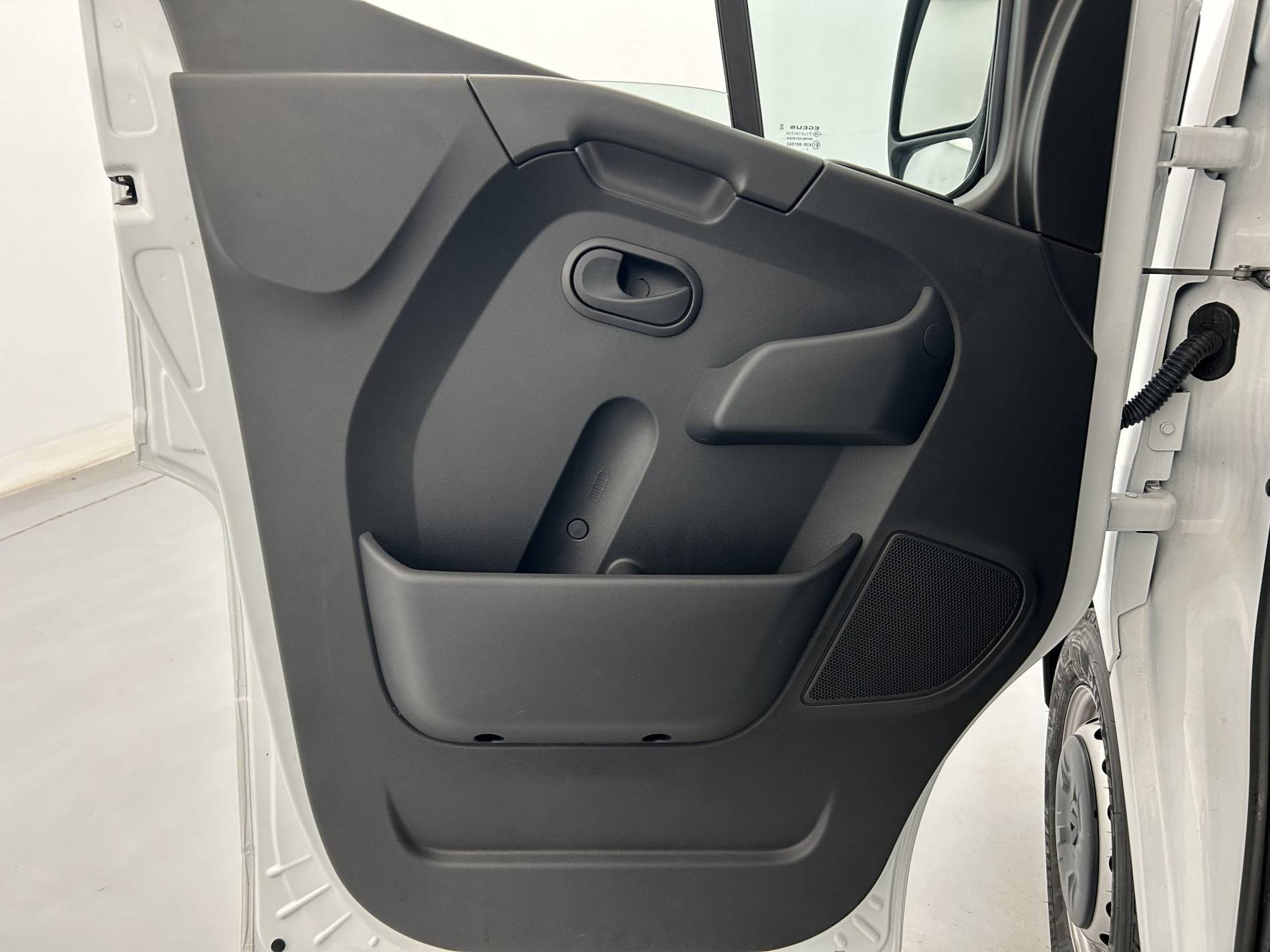 Vente en ligne Renault Master Fourgon MASTER FGN TRAC F3500 L2H2 BLUE DCI 135 au prix de 25 490 €
