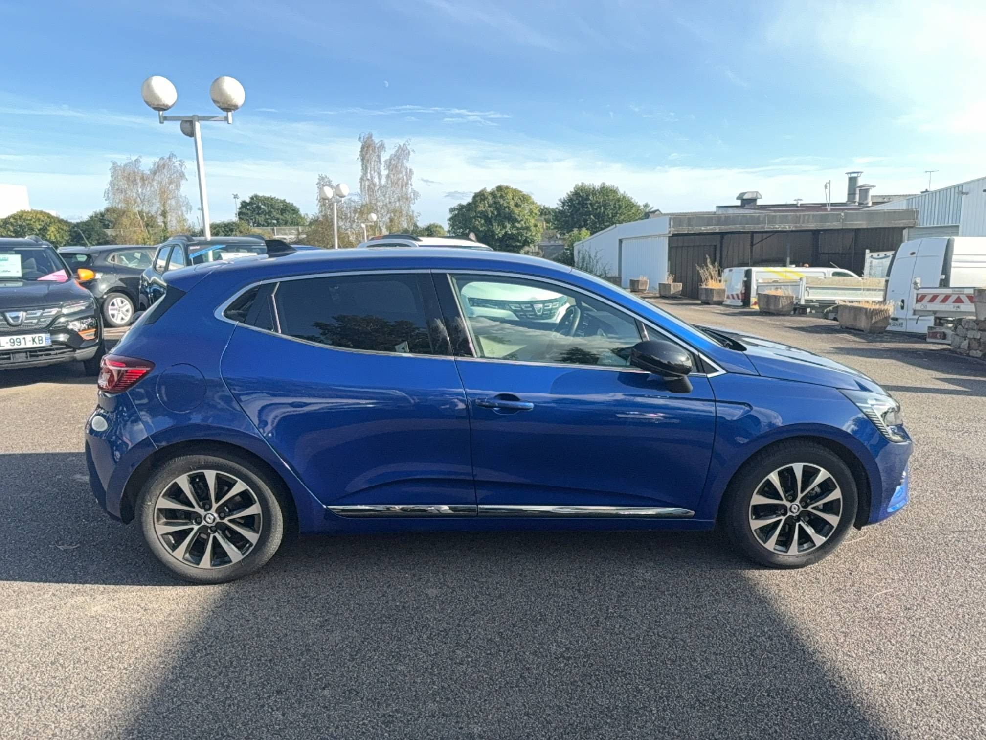 Vente en ligne Renault Clio 5 Clio E-Tech full hybrid 145 au prix de 18 490 €