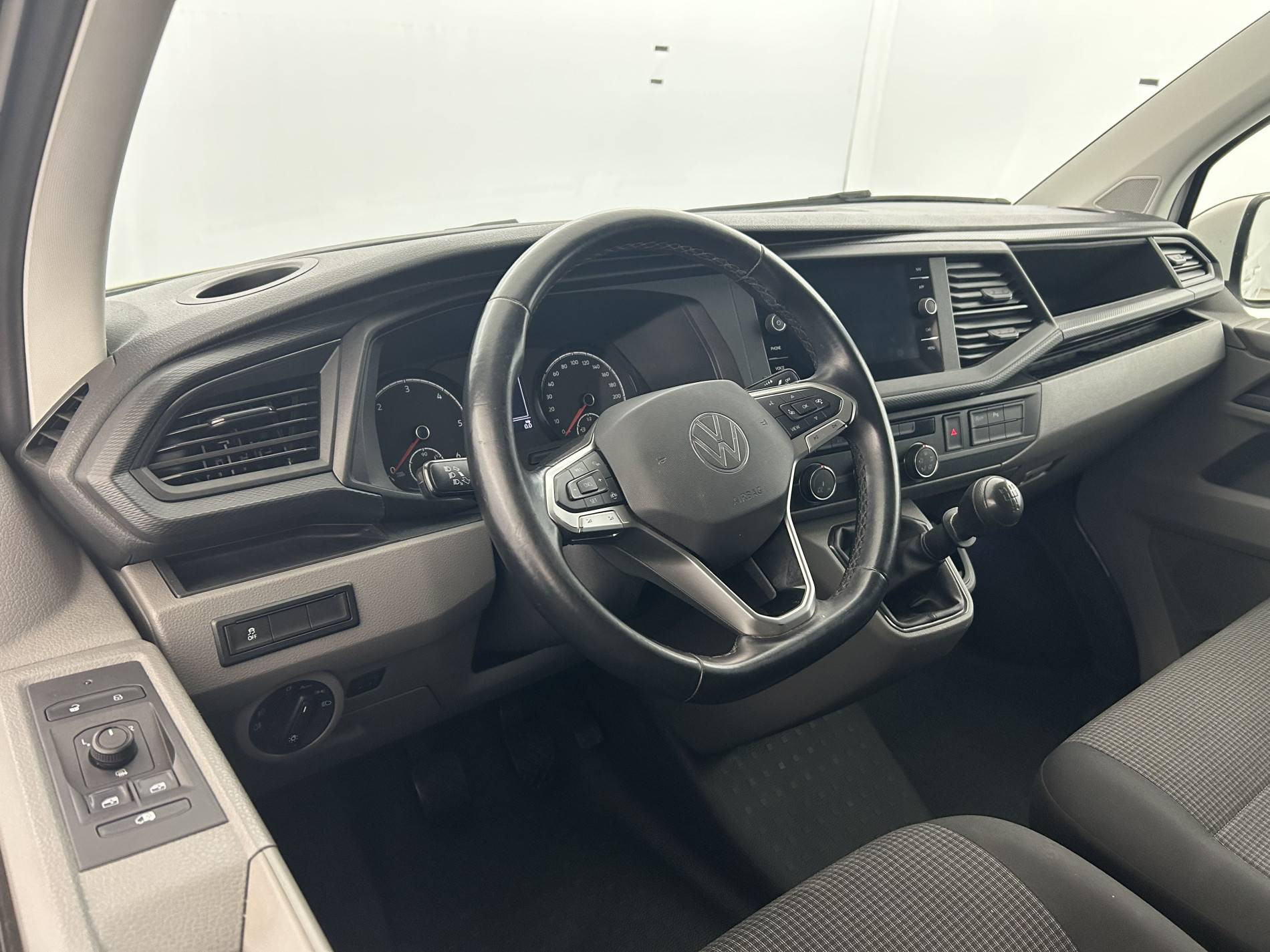Vente en ligne Volkswagen Transporter  L1H1 2.0 TDI 110 BVM5 au prix de 22 690 €