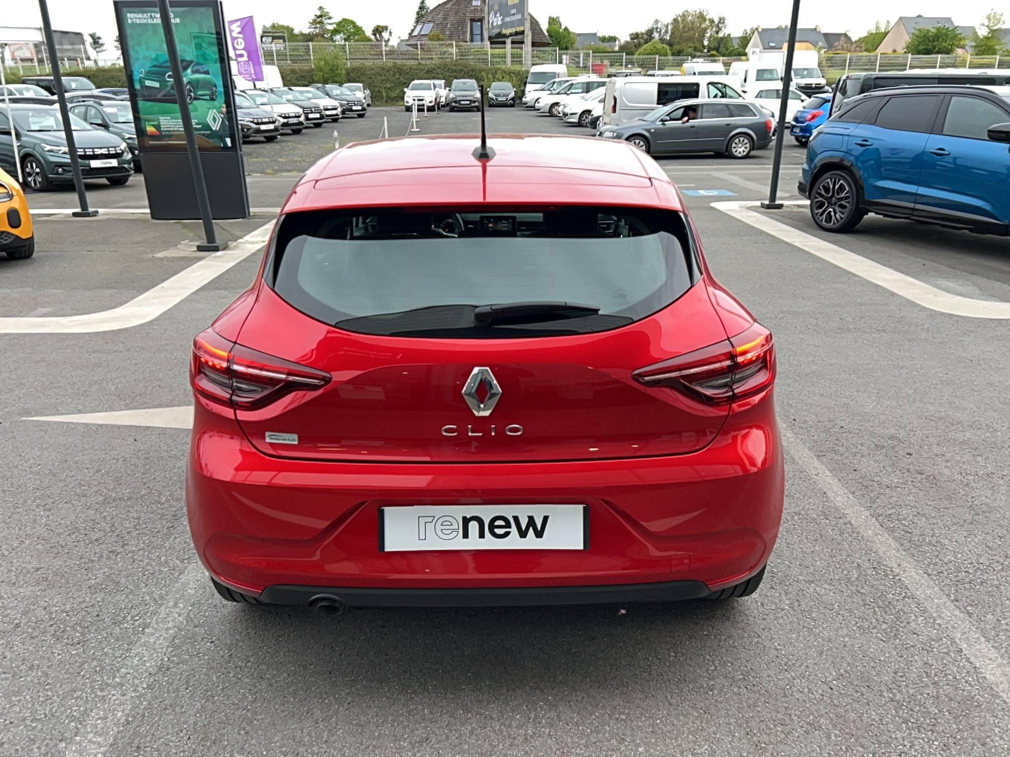 Vente en ligne Renault Clio 5 Clio TCe 90 au prix de 13 690 €