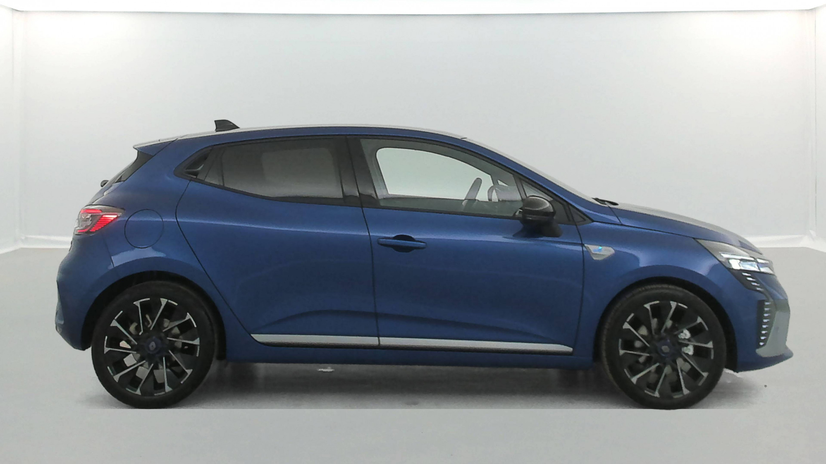 Vente en ligne Renault Clio 5 Clio E-Tech full hybrid 145 au prix de 21 990 €