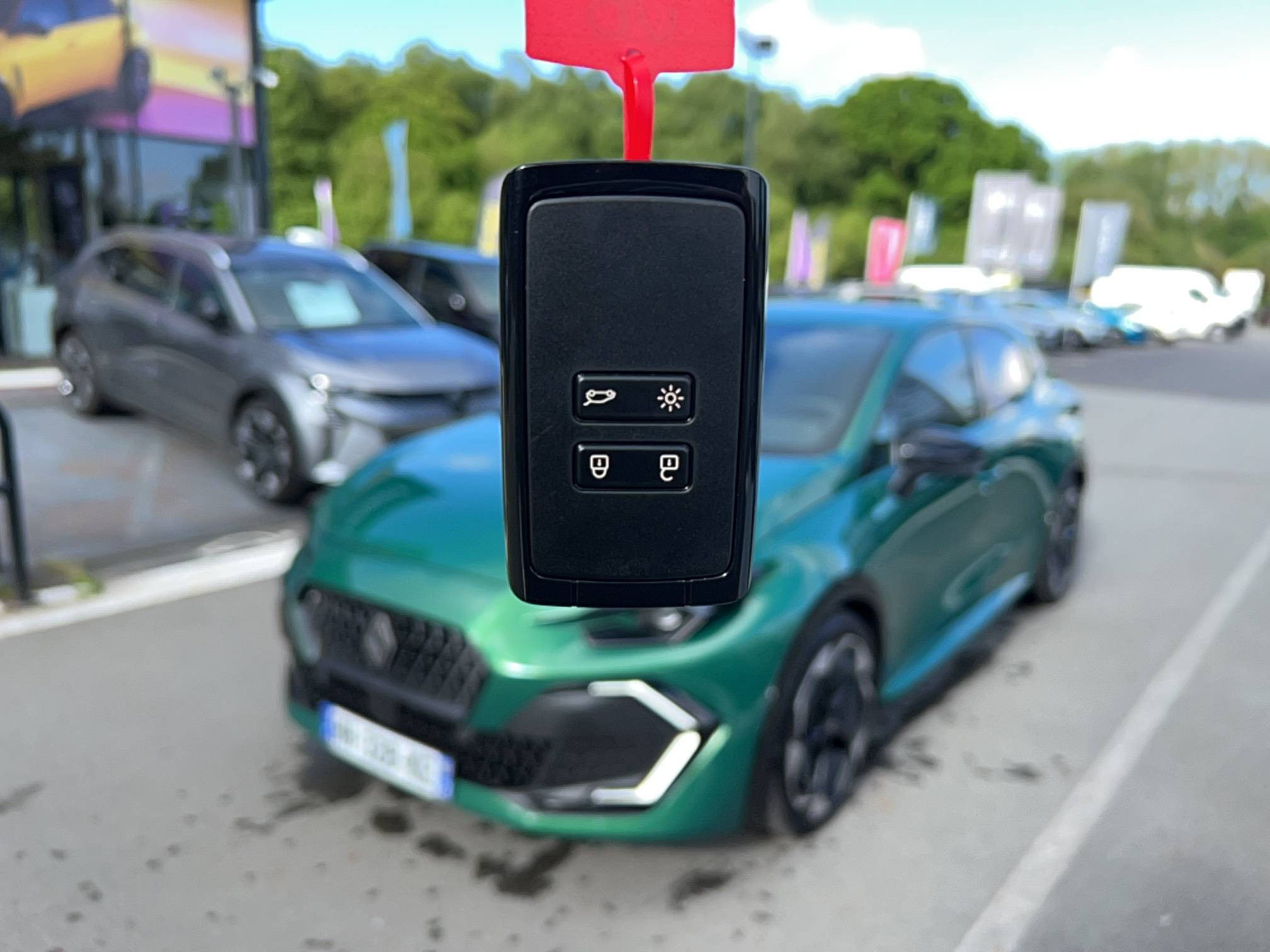 Vente en ligne Renault Clio 6 Clio E-Tech full hybrid 160 ch au prix de 27 490 €