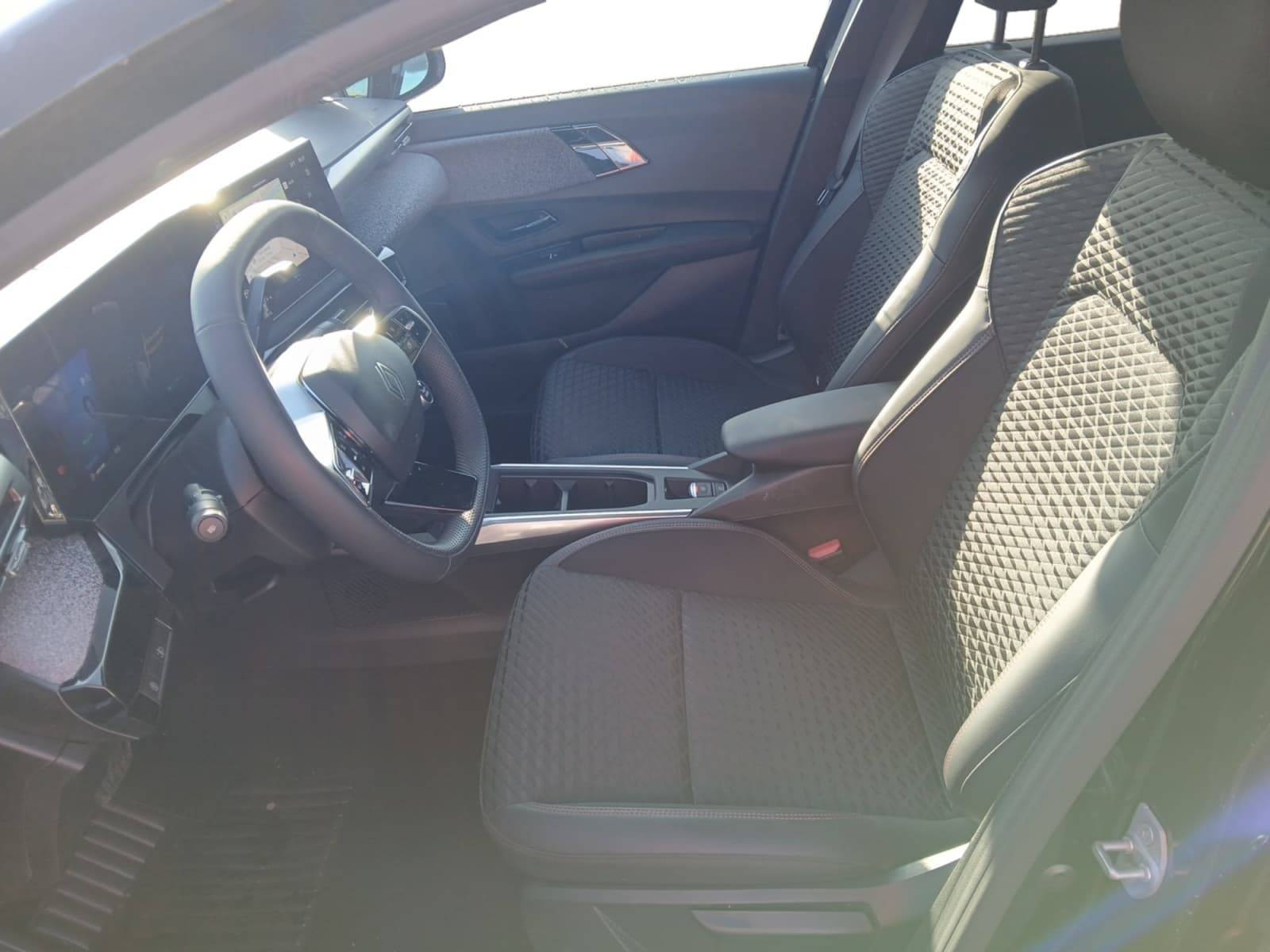 Vente en ligne Renault Clio 6 Clio E-Tech full hybrid 160 ch au prix de 26 490 €