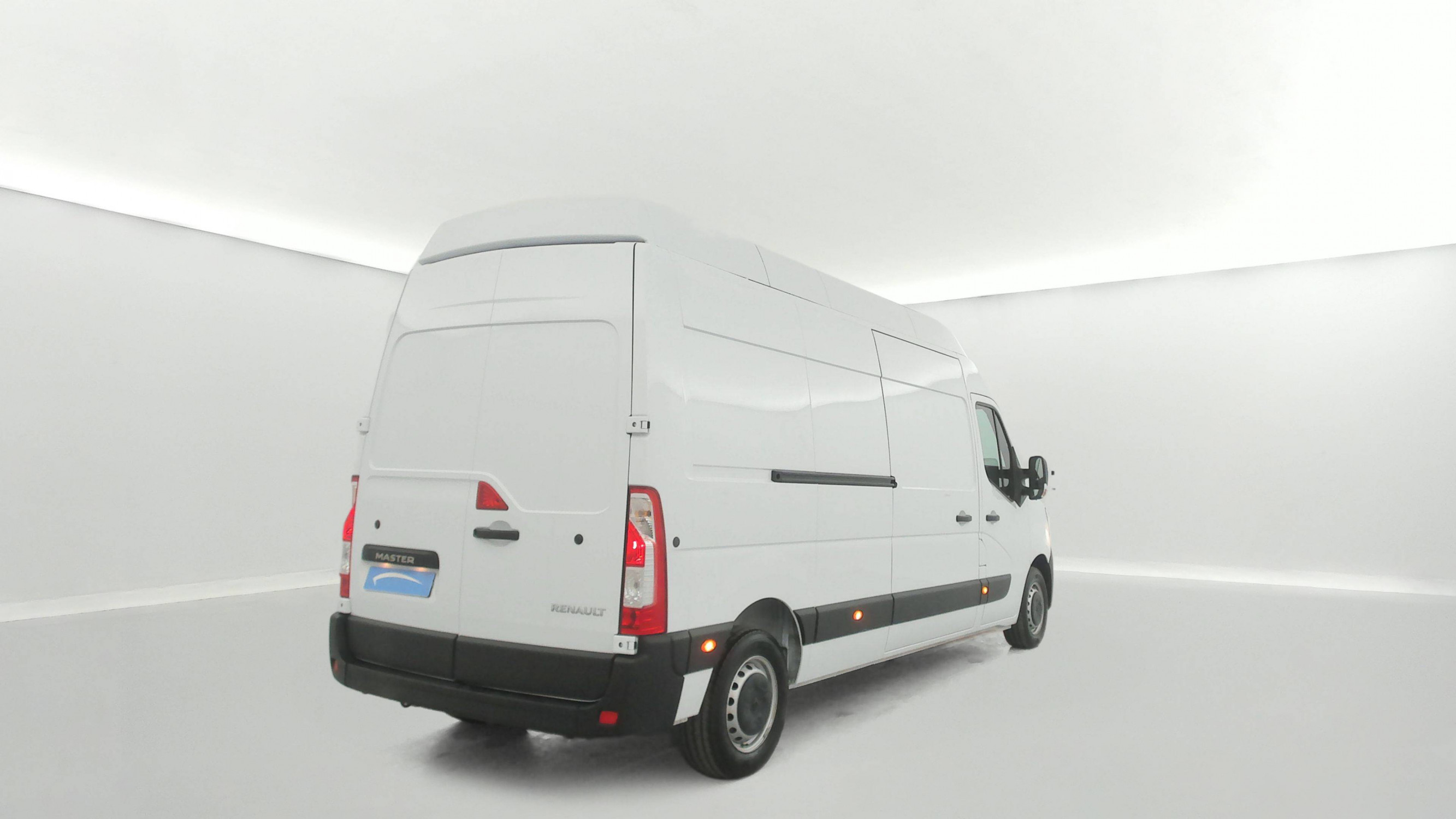 Vente en ligne Renault Master Fourgon MASTER FGN TRAC F3500 L3H3 BLUE DCI 135 au prix de 28 490 €