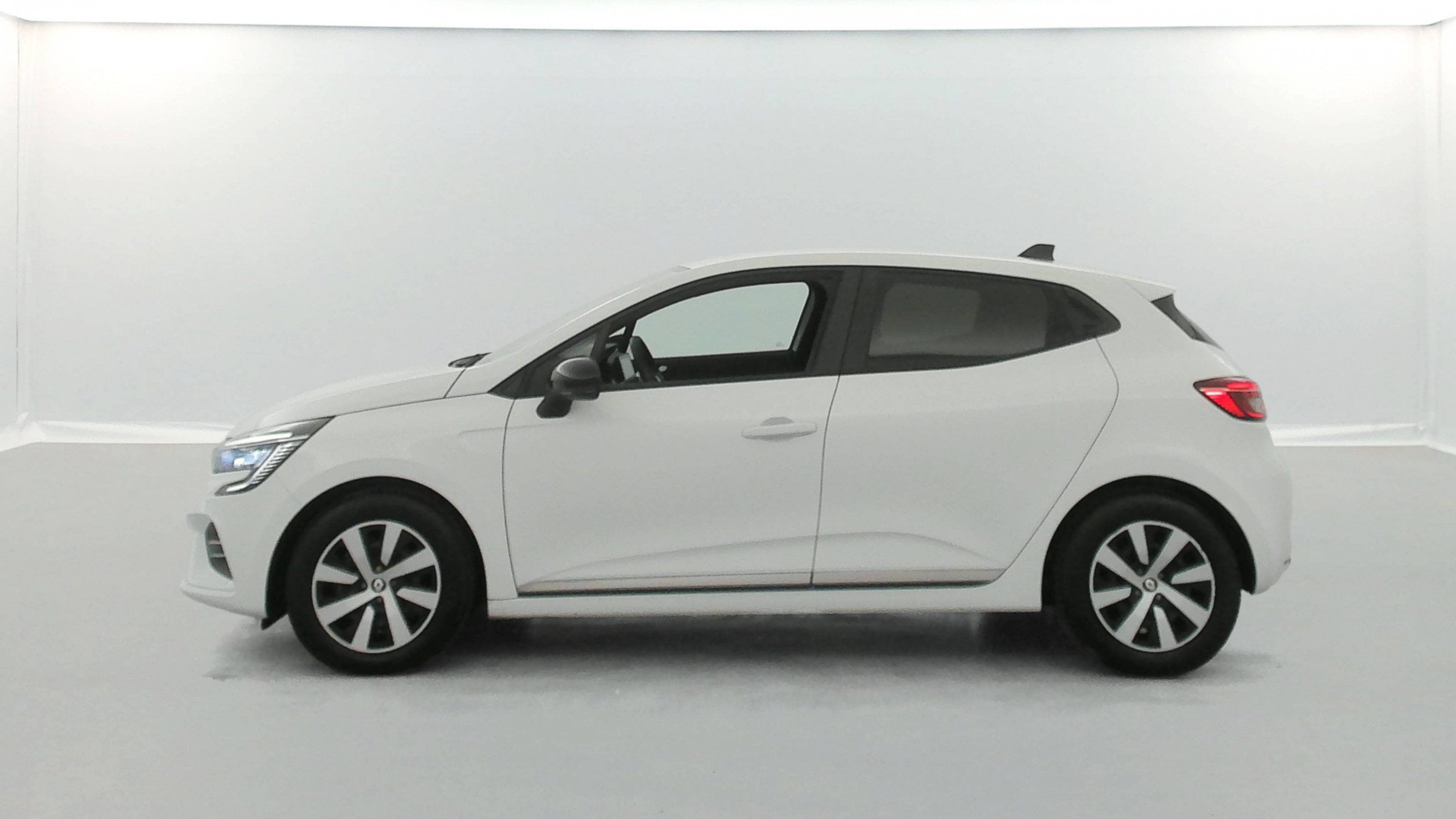 Vente en ligne Renault Clio 5 Clio E-Tech full hybrid 145 au prix de 15 490 €
