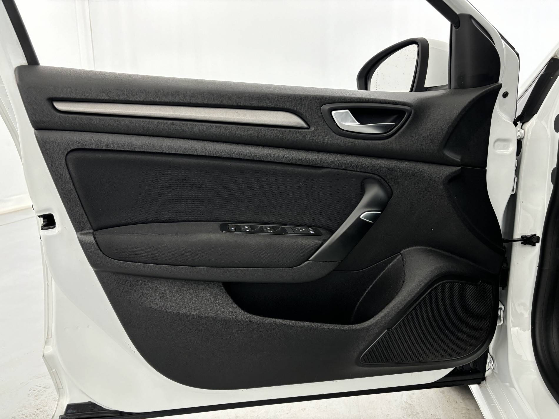 Vente en ligne Renault Megane 4  BLUE DCI 115 - 21N au prix de 12 990 €