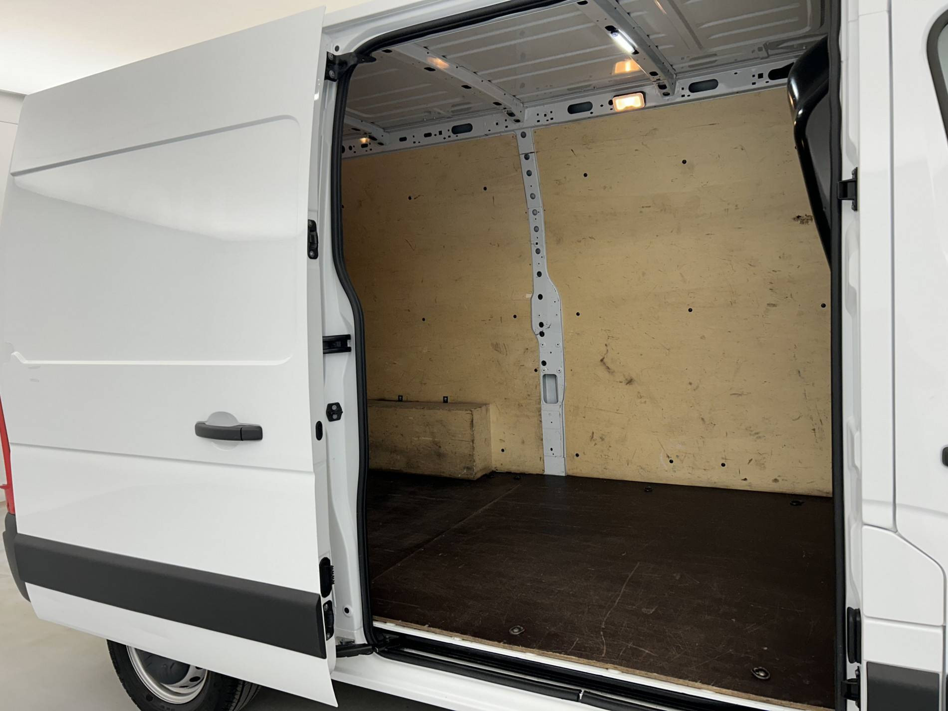 Vente en ligne Renault Master Fourgon MASTER FGN TRAC F3500 L2H2 BLUE DCI 135 au prix de 23 880 €