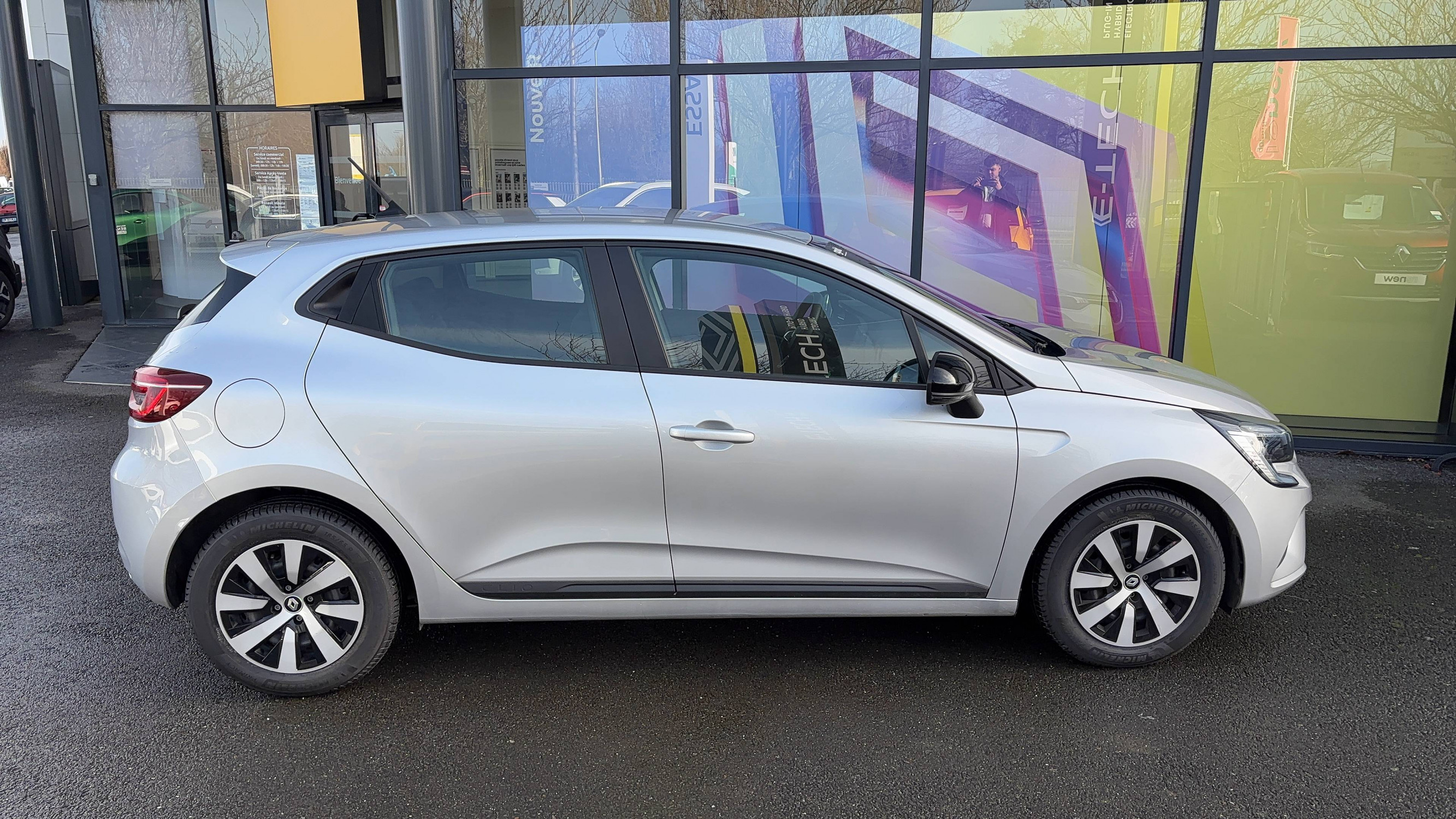 Vente en ligne Renault Clio 5 Clio TCe 90 au prix de 14 790 €