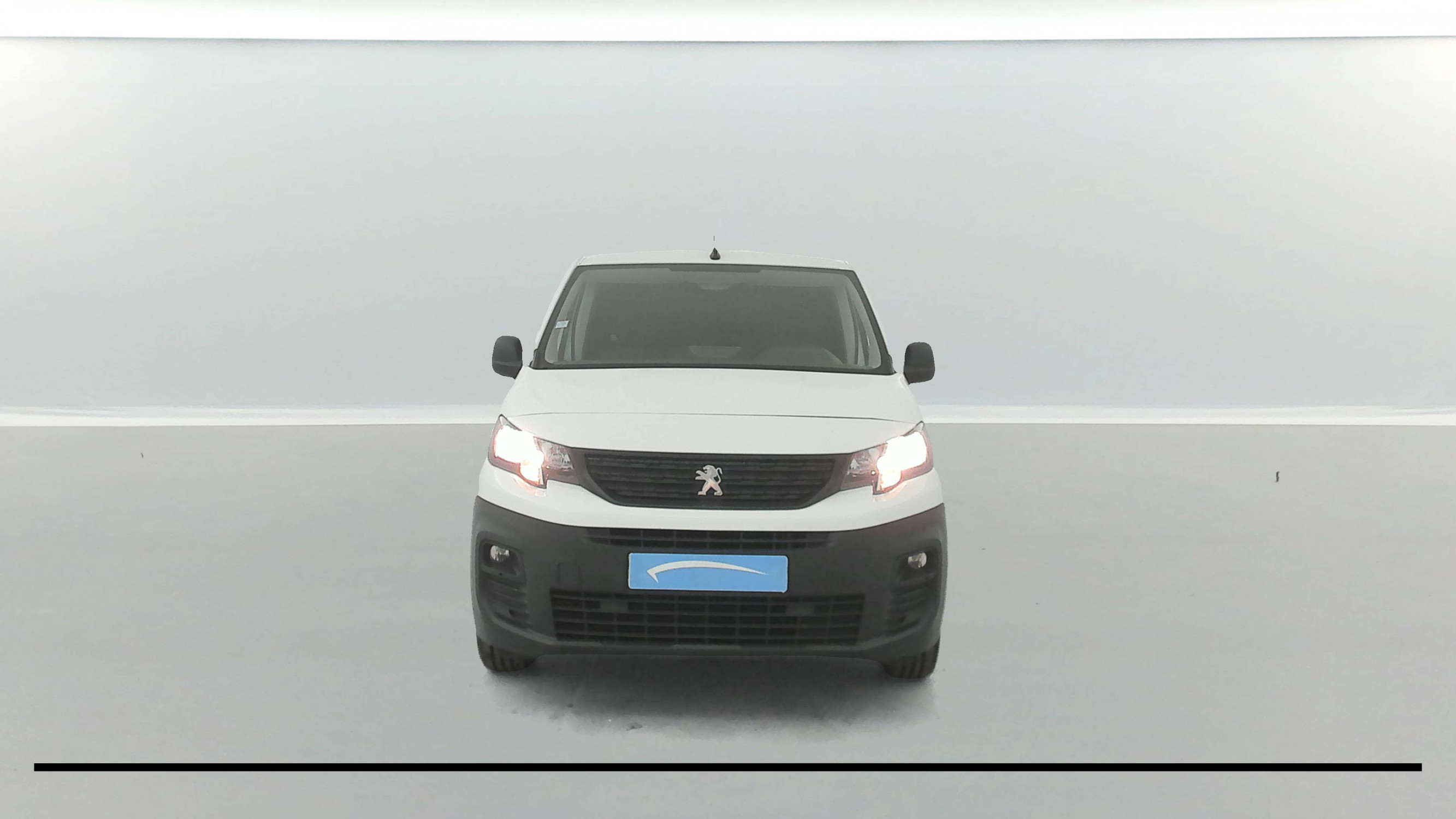 Vente en ligne Peugeot Partner Fourgon  STANDARD 650 KG BLUEHDI 100 S&S BVM5 au prix de 11 990 €