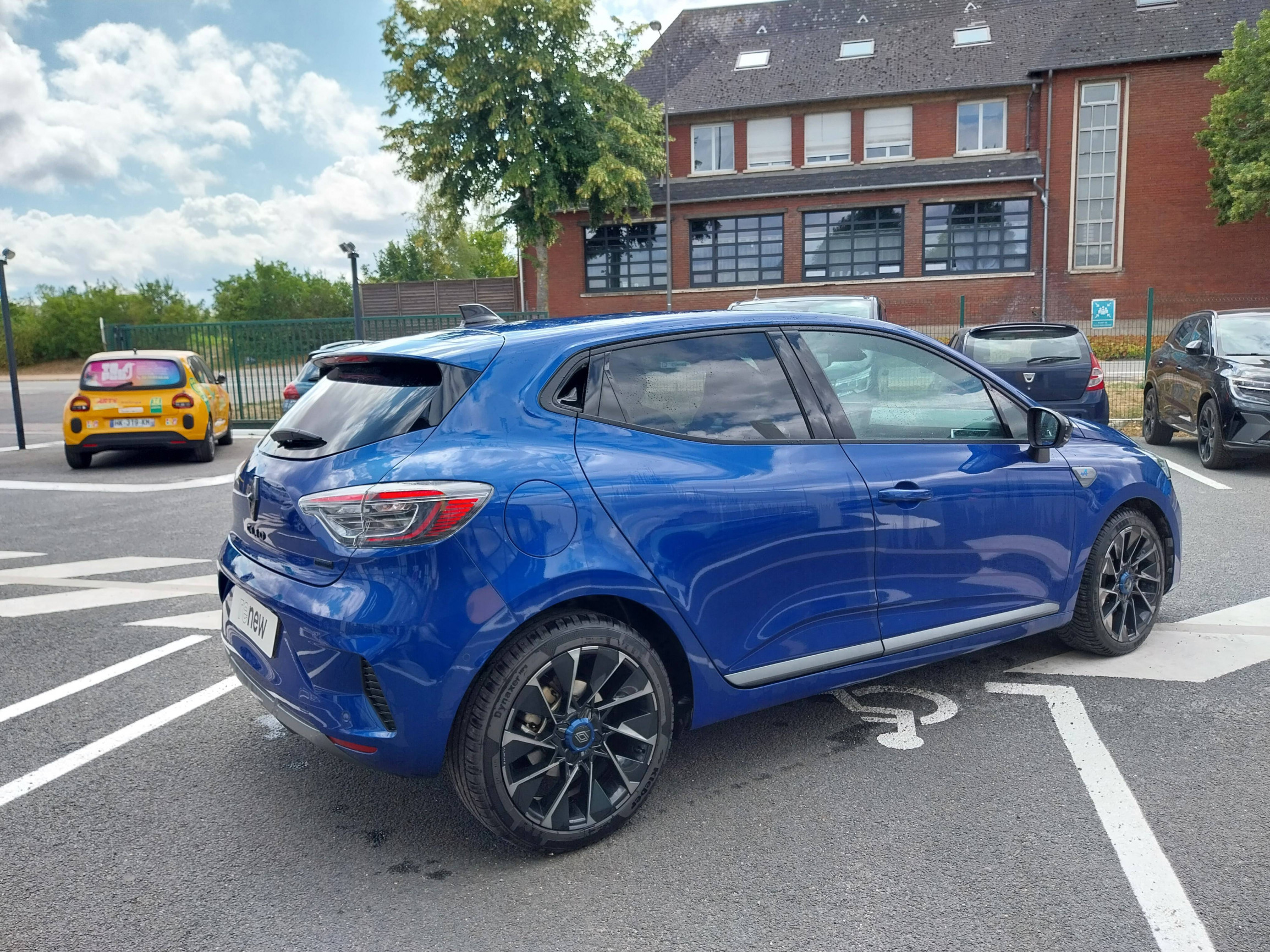 Vente en ligne Renault Clio 5 Clio E-Tech full hybrid 145 au prix de 21 490 €
