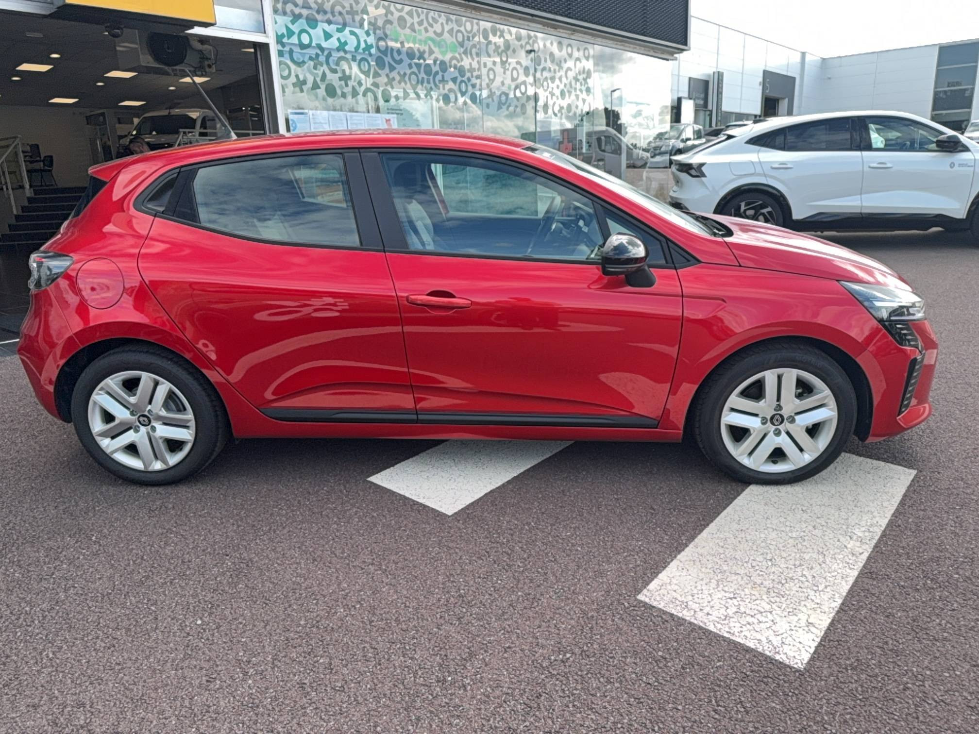 Vente en ligne Renault Clio 5 Clio E-Tech full hybrid 145 ch GSR2 au prix de 19 260 €