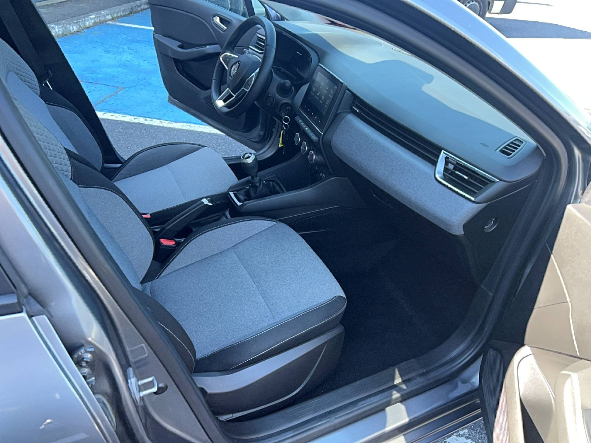 Vente en ligne Renault Clio 5 Clio TCe 90 au prix de 15 990 €