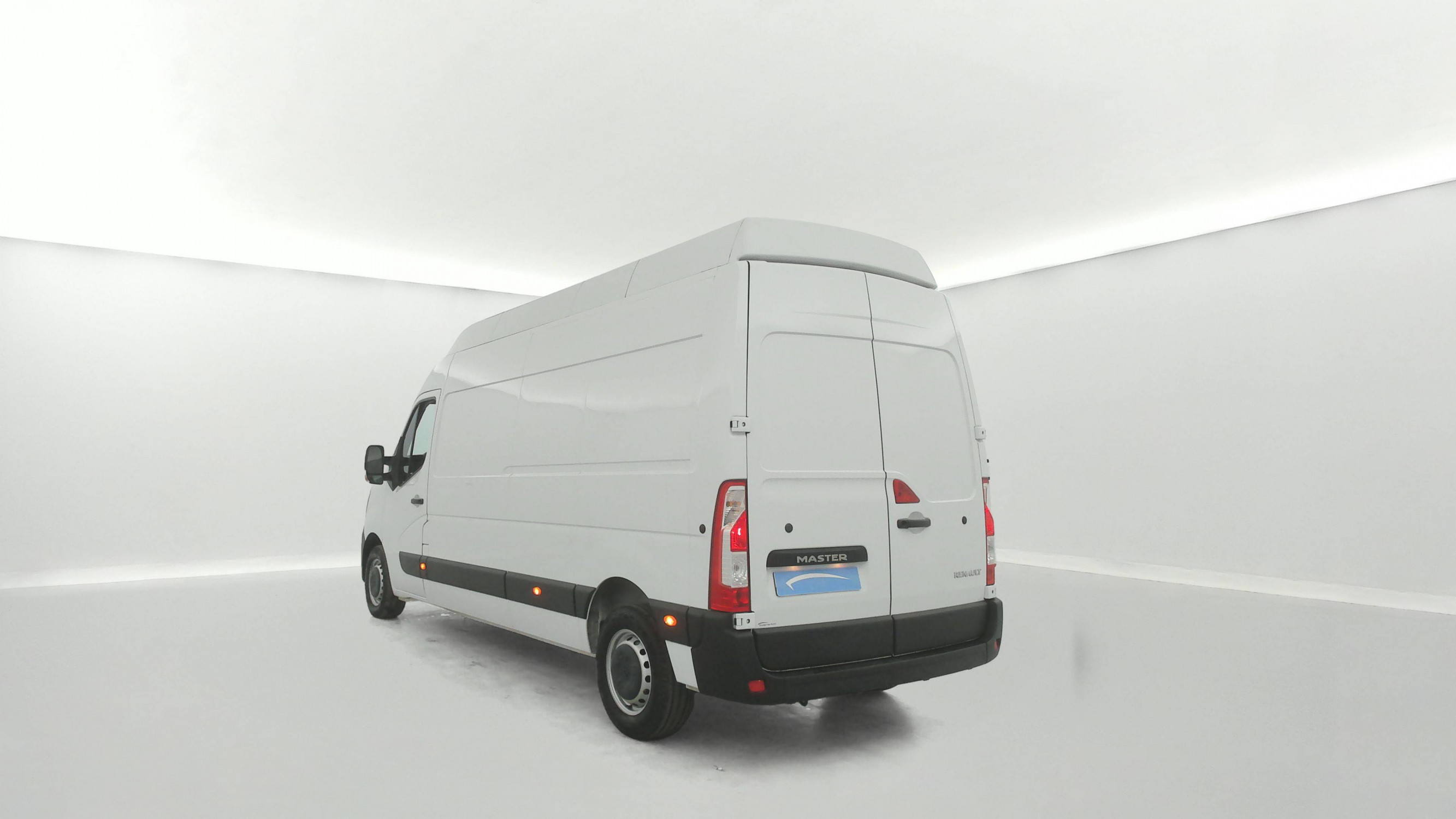 Vente en ligne Renault Master Fourgon MASTER FGN TRAC F3500 L3H3 BLUE DCI 135 au prix de 28 990 €