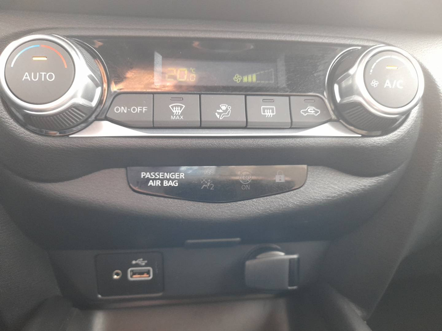 Vente en ligne Nissan Juke F16A SHADOW DIG-T 114 au prix de 18 690 €