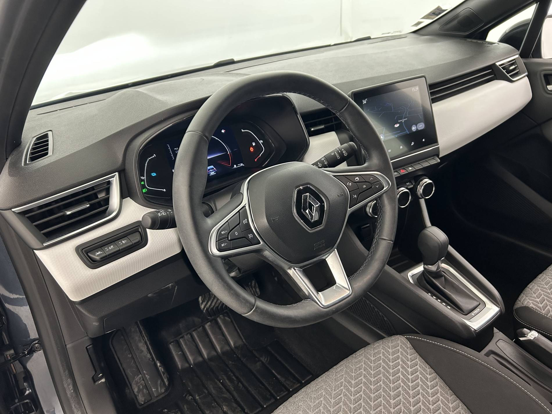 Vente en ligne Renault Clio 5 Clio E-Tech 140 - 21N au prix de 17 000 €