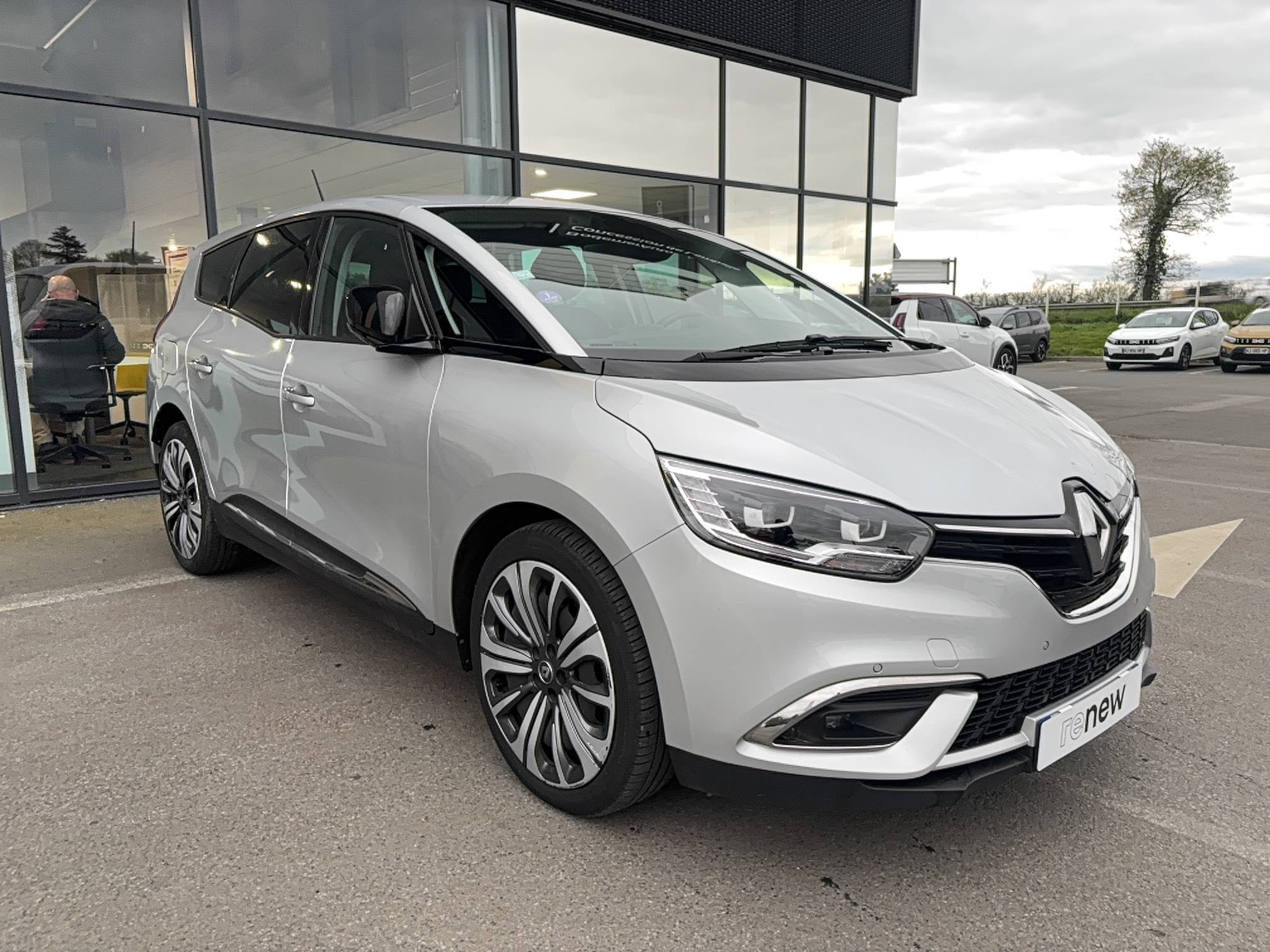 Vente en ligne Renault Grand Scenic 4 Grand Scenic TCe 140 FAP EDC - 21 au prix de 16 690 €