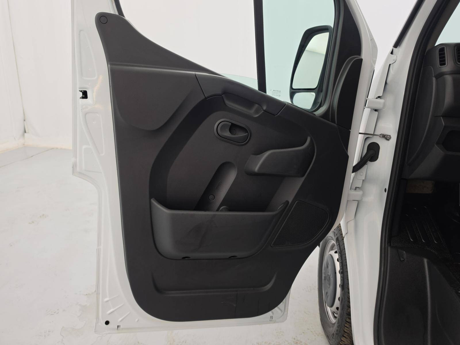 Vente en ligne Renault Master Fourgon MASTER FGN TRAC F3500 L2H2 BLUE DCI 135 au prix de 25 990 €