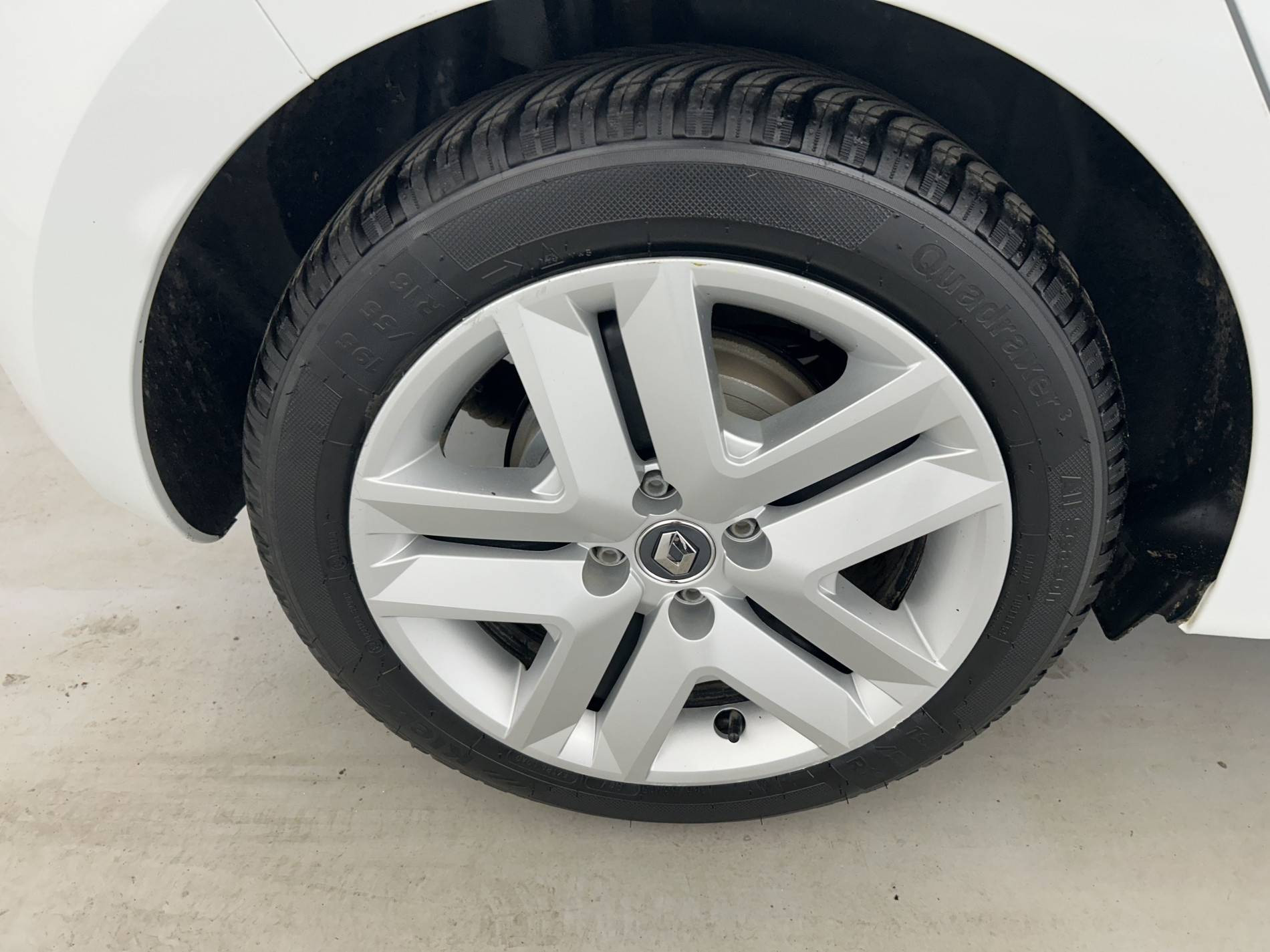 Vente en ligne Renault Clio 5 Clio E-Tech 140 - 21N au prix de 13 991 €
