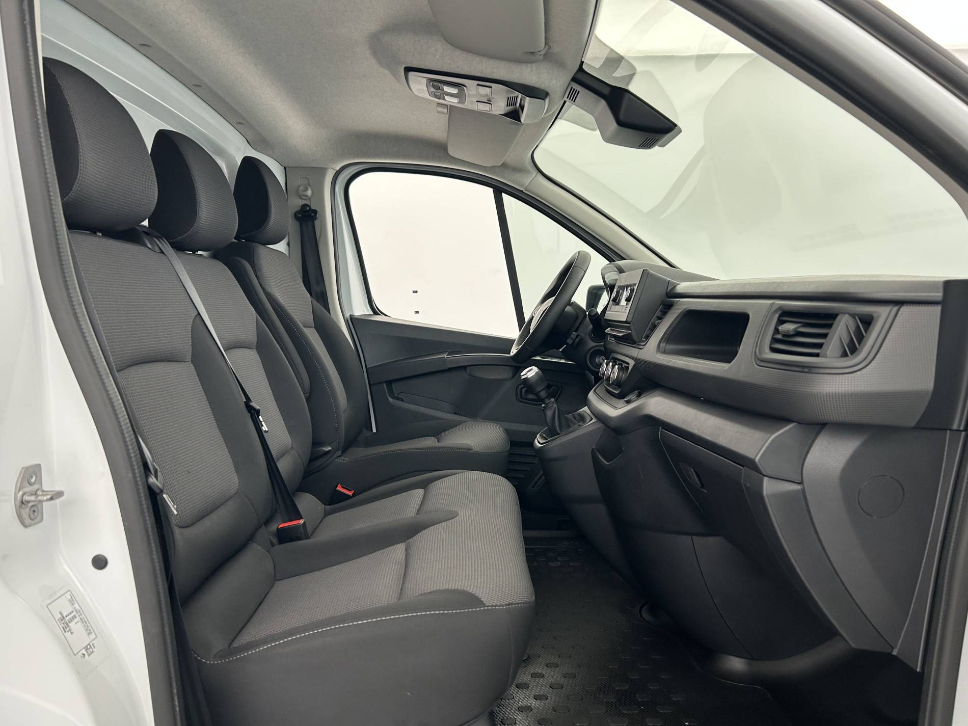 Vente en ligne Renault Trafic 3 Fourgon TRAFIC FG BLUE DCI 130 L1H1 3T GSR2 au prix de 23 490 €
