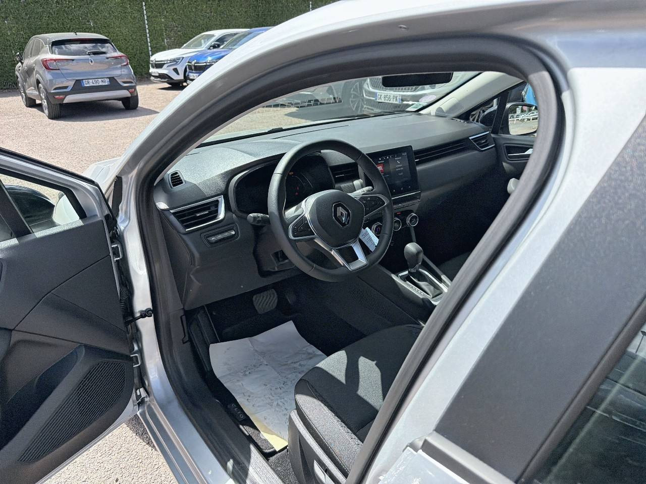 Vente en ligne Renault Clio 5 Clio E-Tech full hybrid 145 au prix de 16 990 €