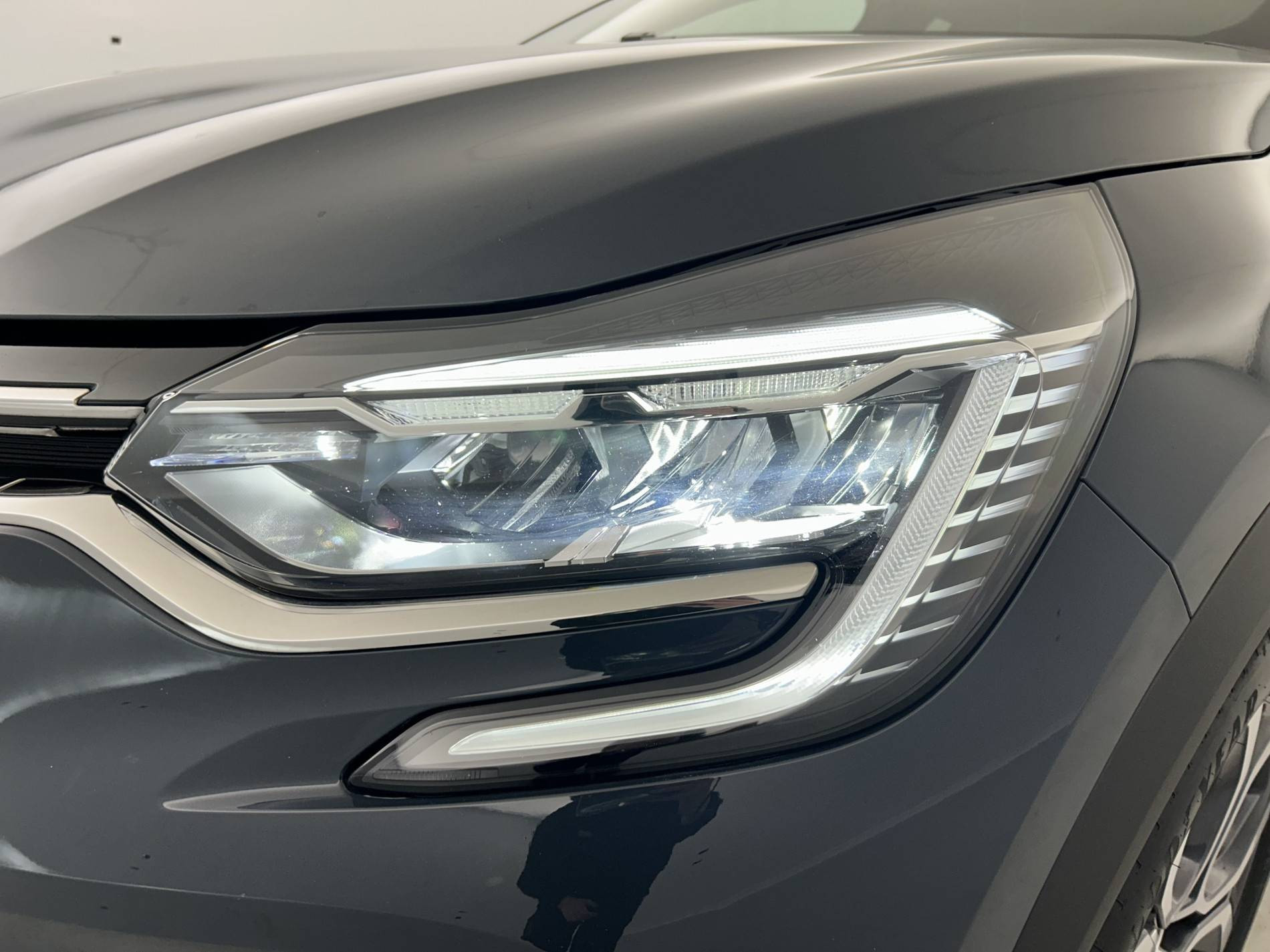 Vente en ligne Renault Captur  mild hybrid 160 EDC au prix de 20 490 €