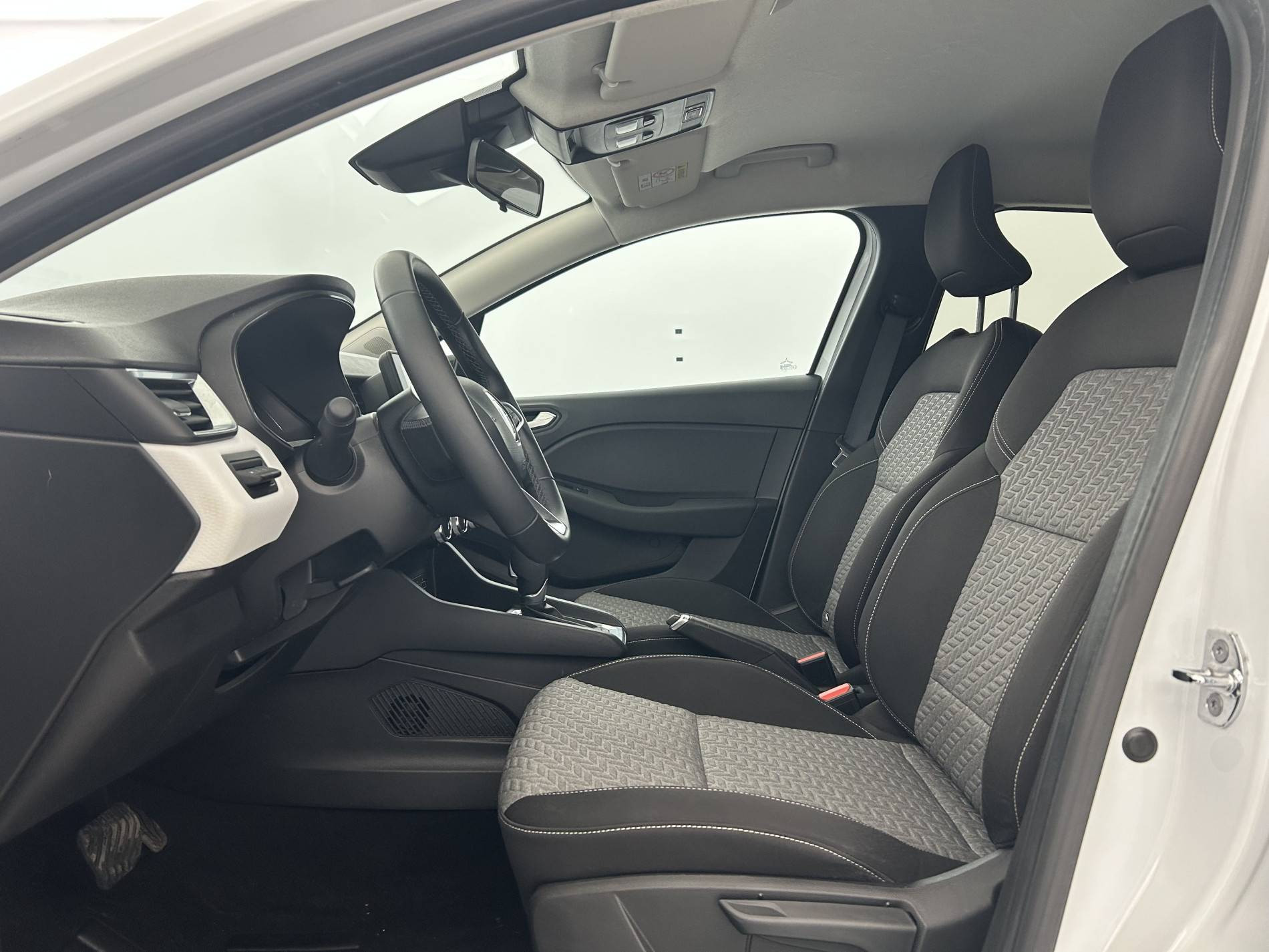 Vente en ligne Renault Clio 5 Clio E-Tech full hybrid 145 au prix de 15 490 €