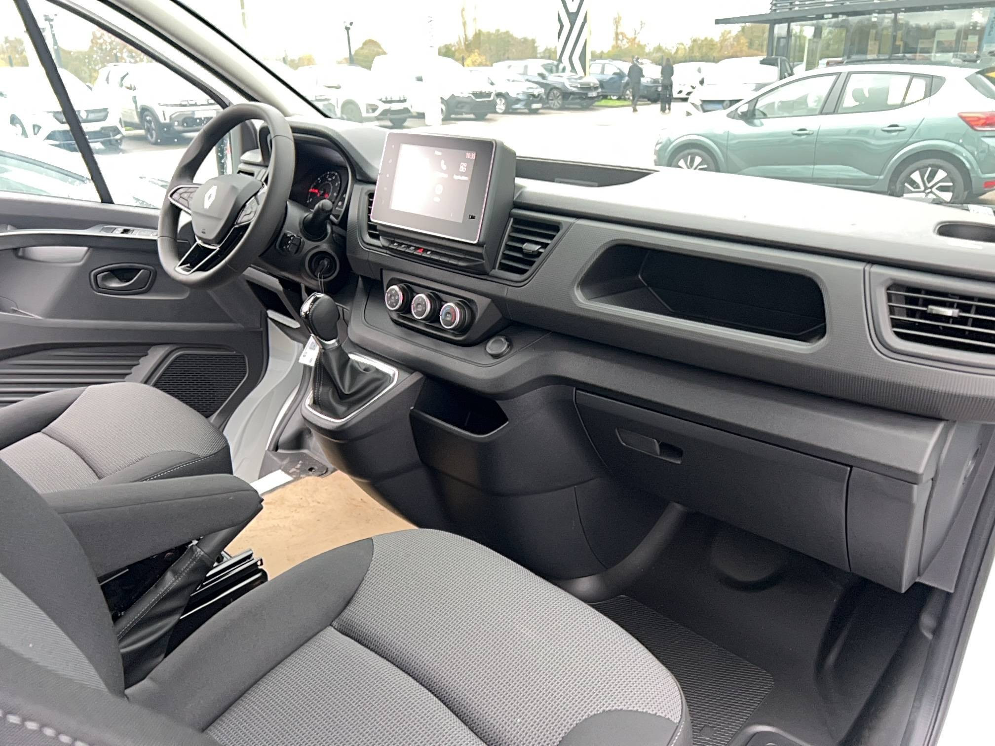 Vente en ligne Renault Trafic 3 Fourgon TRAFIC FGN L1H1 2T8 BLUE DCI 150 EDC GSR2 au prix de 29 991 €