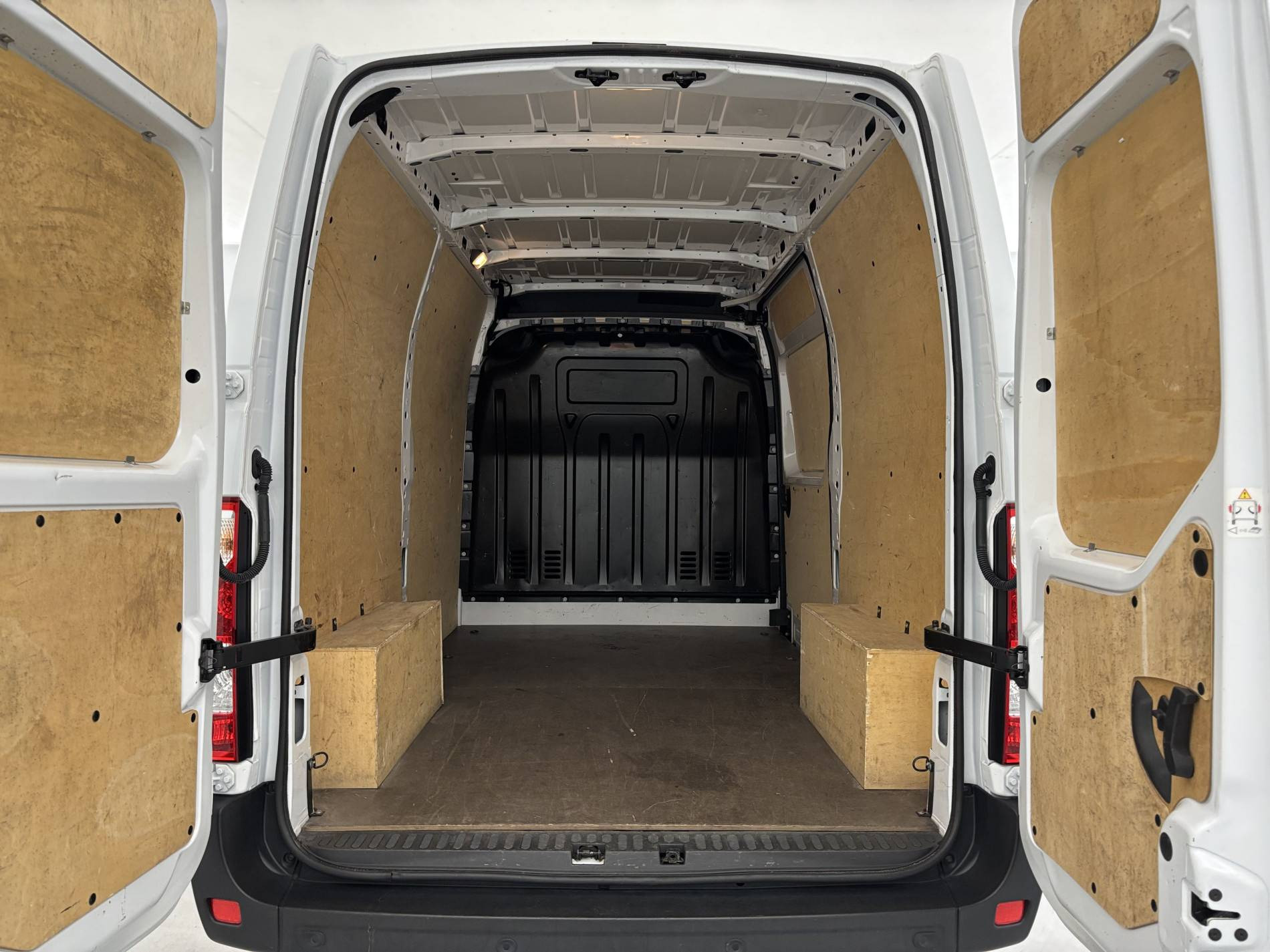 Vente en ligne Renault Master Fourgon MASTER FGN TRAC F3500 L2H2 BLUE DCI 135 au prix de 24 000 €