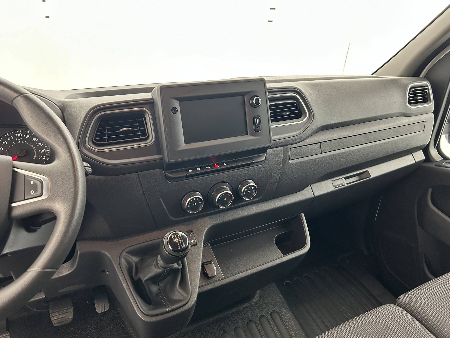 Vente en ligne Renault Master Fourgon MASTER FGN TRAC F3500 L2H2 BLUE DCI 150 au prix de 27 490 €