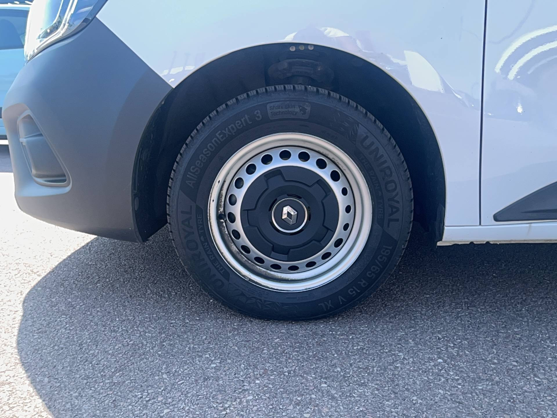 Vente en ligne Renault Kangoo Van  BLUE DCI 95 EDC au prix de 17 991 €