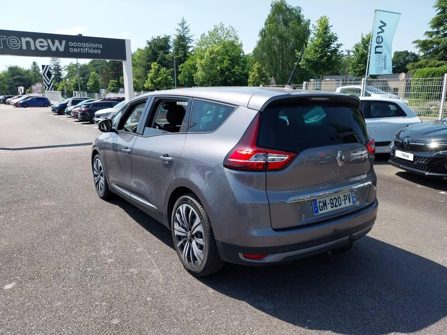 Vente en ligne Renault Grand Scenic 4 Grand Scenic TCe 140 au prix de 19 590 €