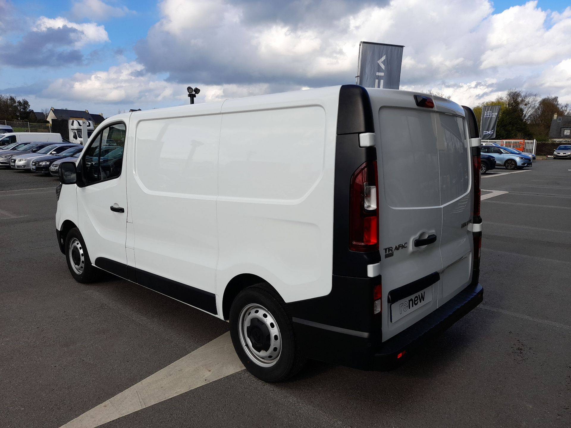 Vente en ligne Renault Trafic 3 Fourgon TRAFIC FGN L1H1 2800 KG BLUE DCI 130 au prix de 18 590 €