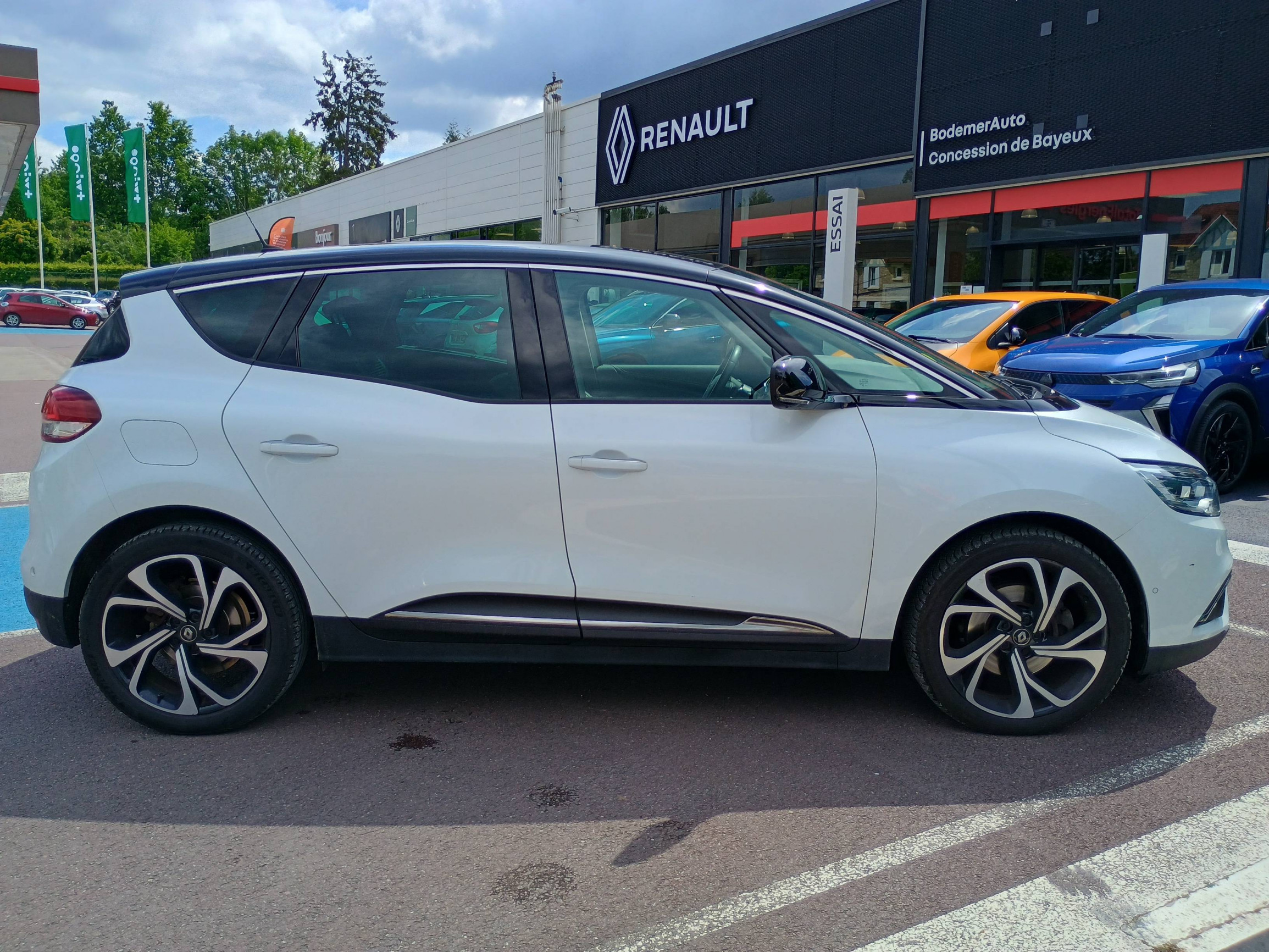 Vente en ligne Renault Scenic 4 Scenic Blue dCi 120 au prix de 15 590 €
