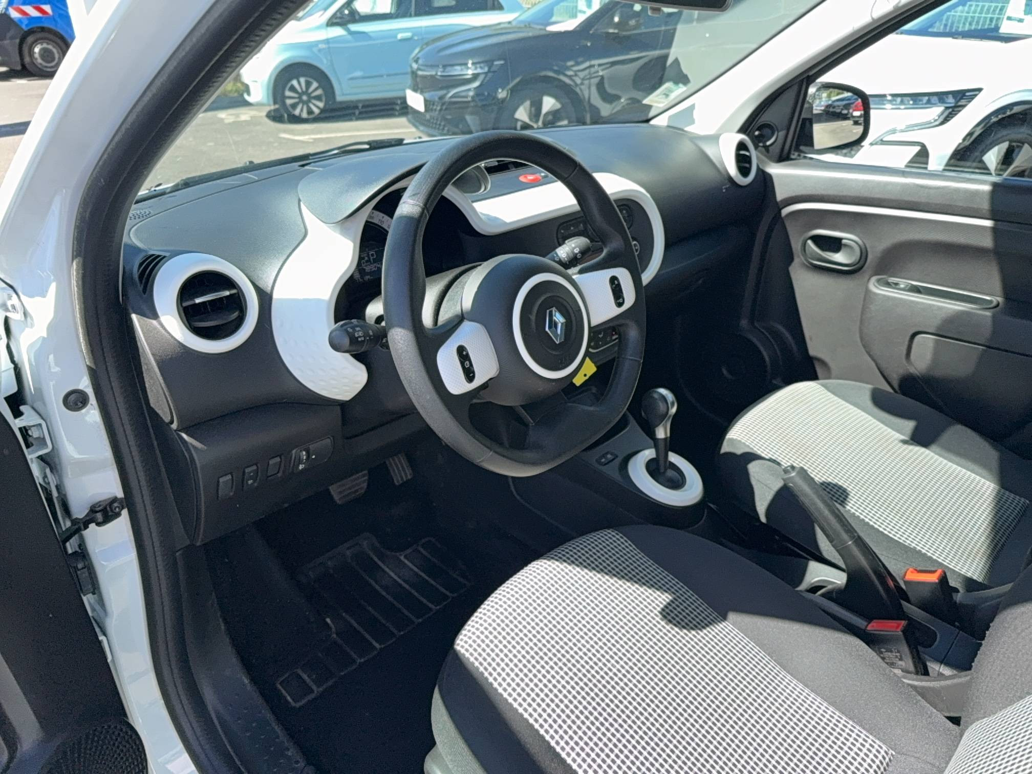 Vente en ligne Renault Twingo Electrique Twingo III E-Tech au prix de 9 990 €