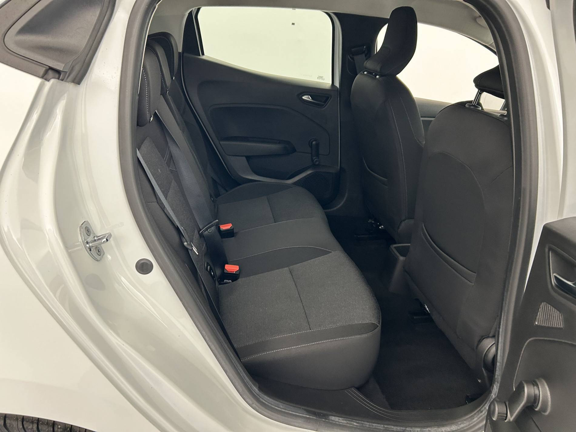 Vente en ligne Renault Clio 5 CLIO BLUE DCI 100 - 21N au prix de 9 990 €