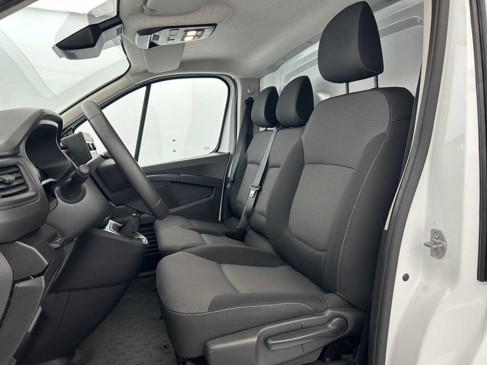 Vente en ligne Renault Trafic 3 Fourgon TRAFIC FG BLUE DCI 130 L1H1 3T GSR2 au prix de 24 990 €