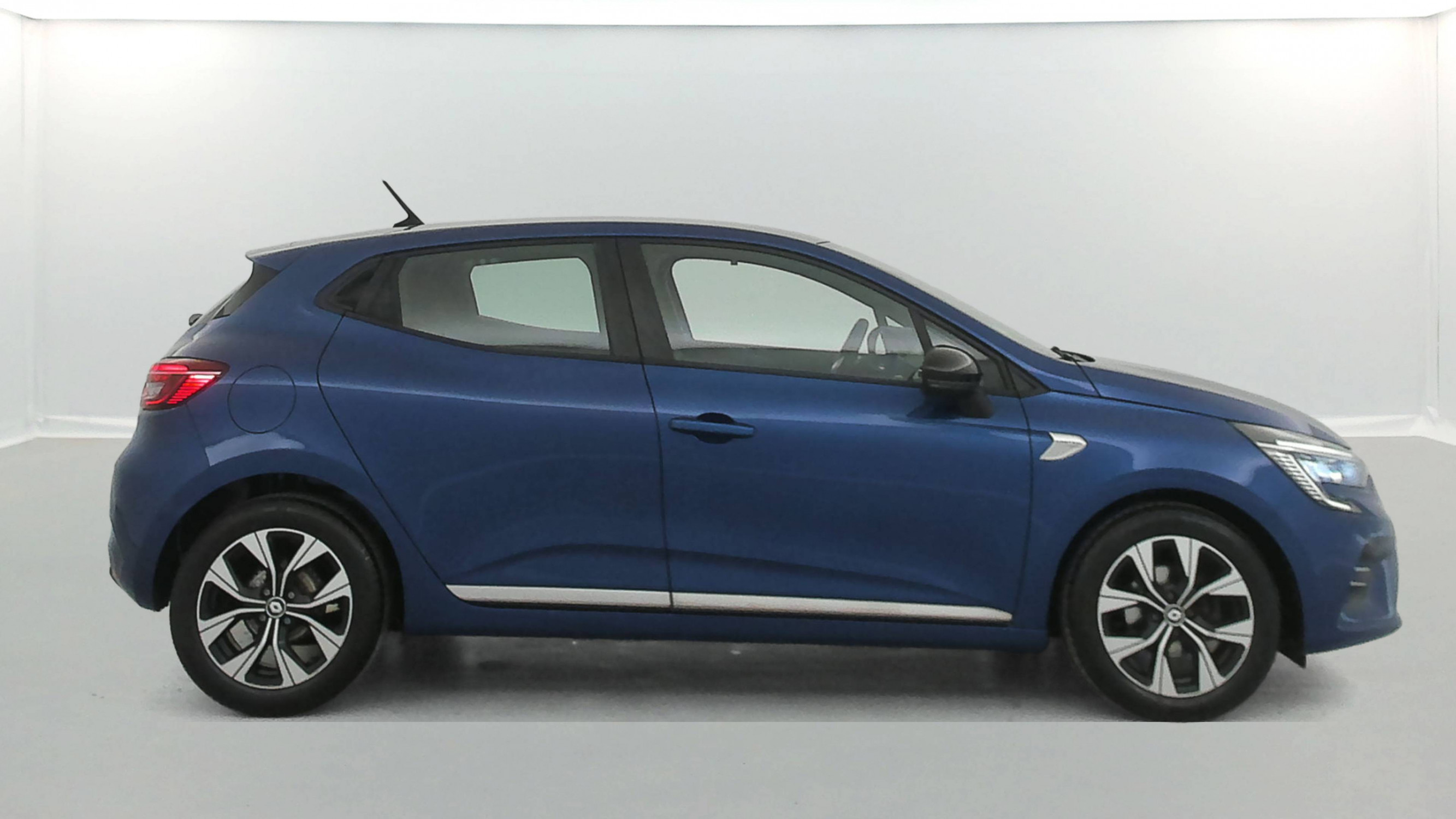 Vente en ligne Renault Clio 5 Clio TCe 90 - 21N au prix de 13 990 €