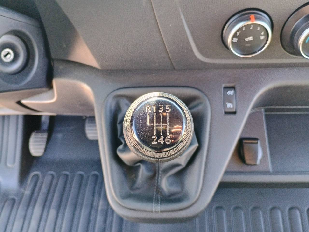 Vente en ligne Renault Master Fourgon MASTER FGN TRAC F3300 L2H2 BLUE DCI 135 au prix de 23 490 €