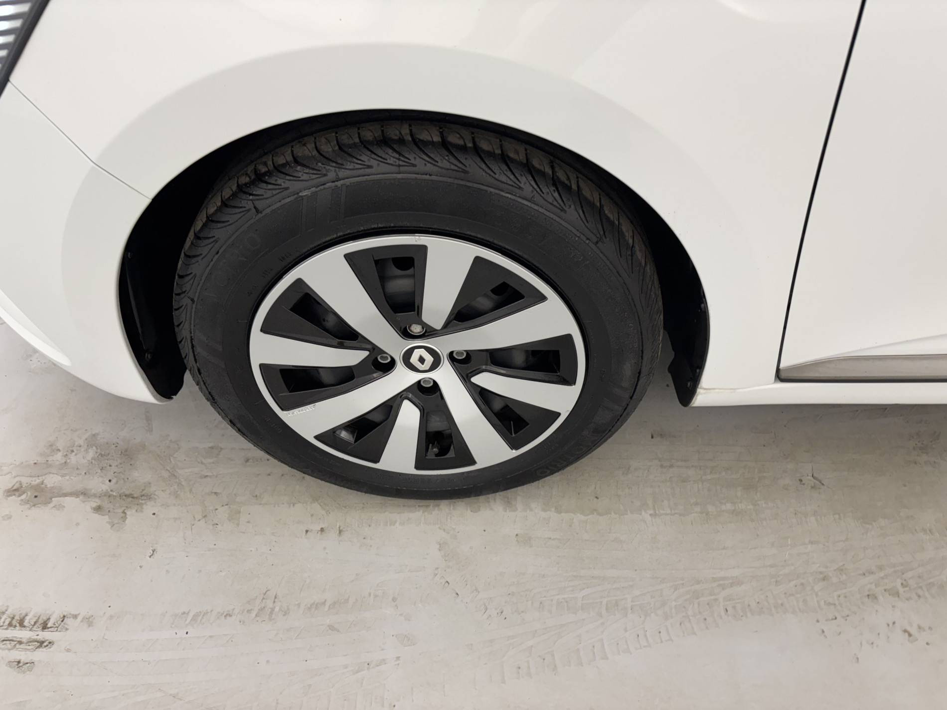 Vente en ligne Renault Clio 5 Clio E-Tech full hybrid 145 au prix de 15 490 €